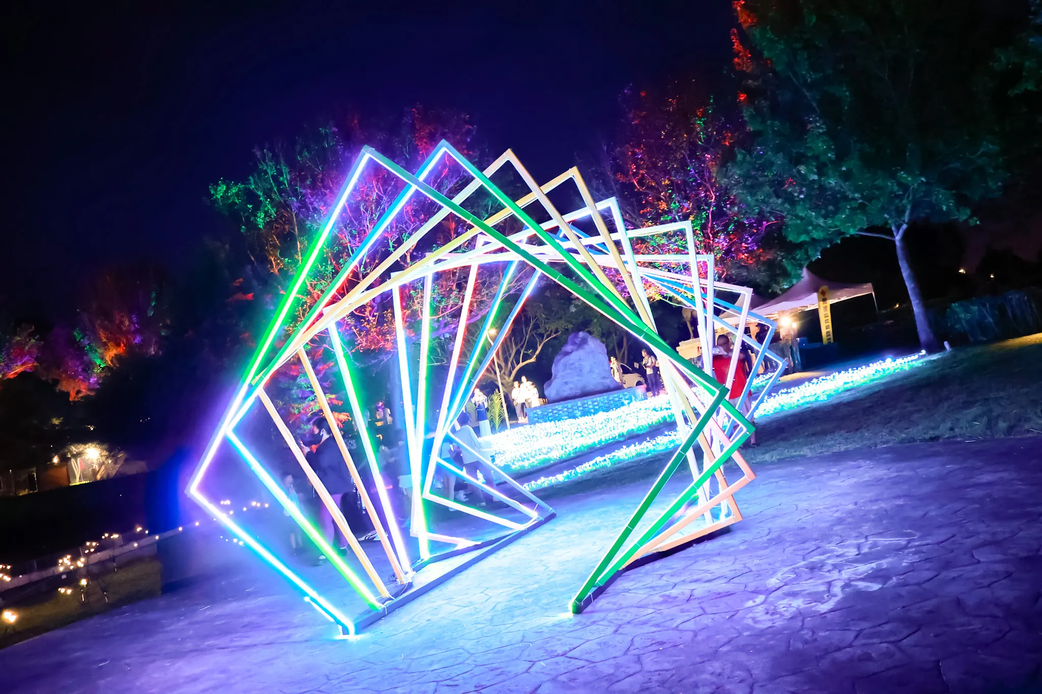 夜間拍照裝置喜歡拍美照的民眾不可錯過。（圖／桃園市政府提供）