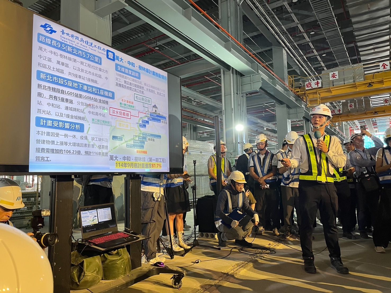 新北市捷運局長李政安說明萬大中和線設置規劃。(圖/新北市政府捷運工程局)
