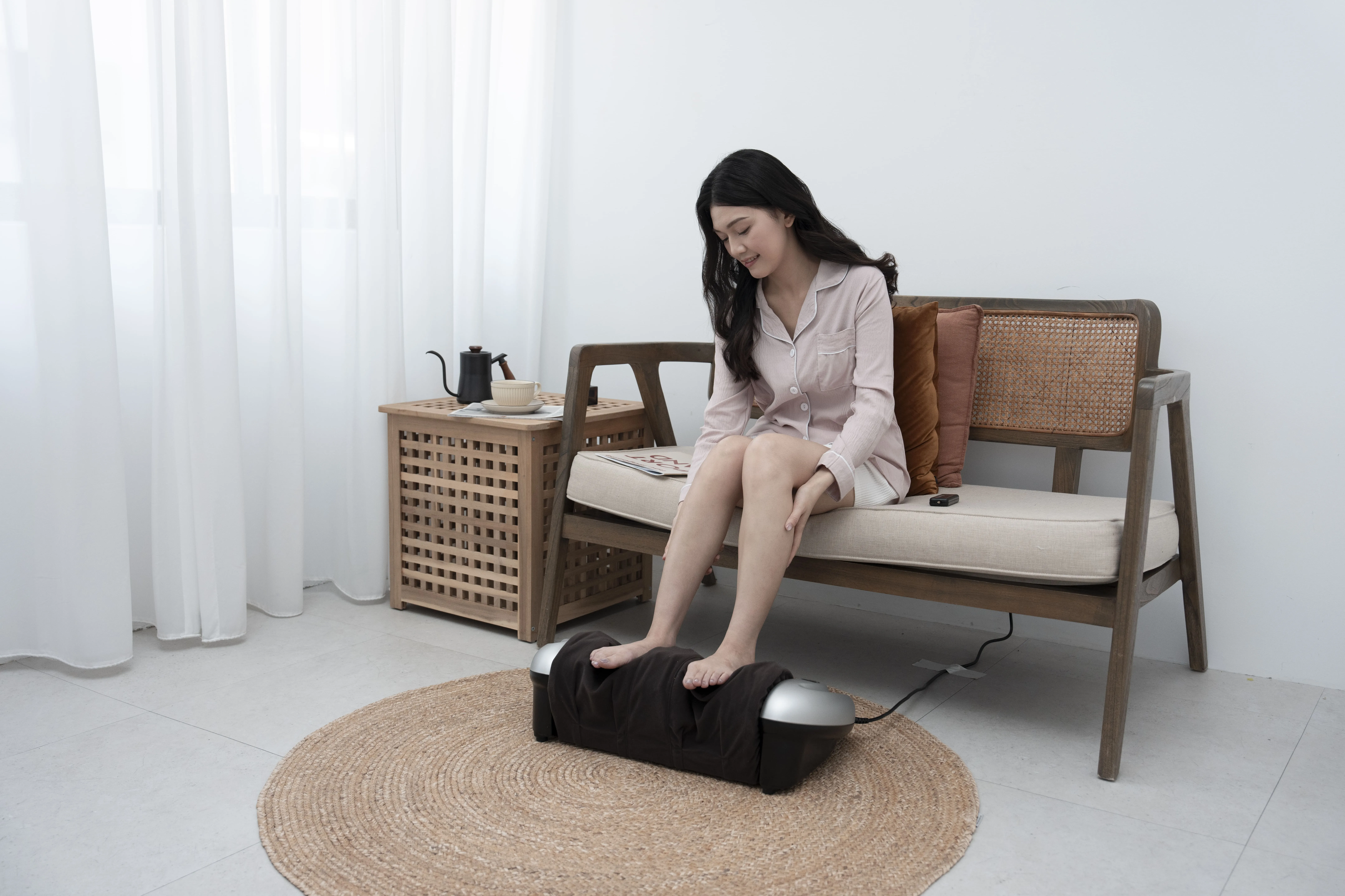 FUJI足輕鬆雙槽滾輪機帶來如同真人手感的深層揉捏，放鬆緊繃肌肉，提供恰到好處的暖意呵護（圖_FUJI 提供）