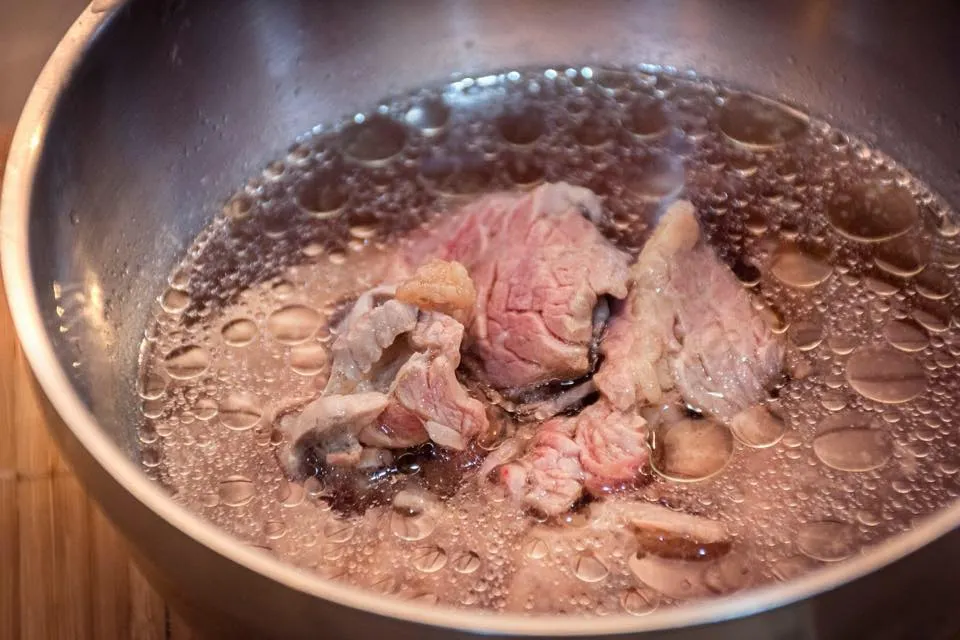 台南深夜牛肉湯推薦：鬍鬚忠牛肉湯。（圖／取自鬍鬚忠牛肉湯臉書）