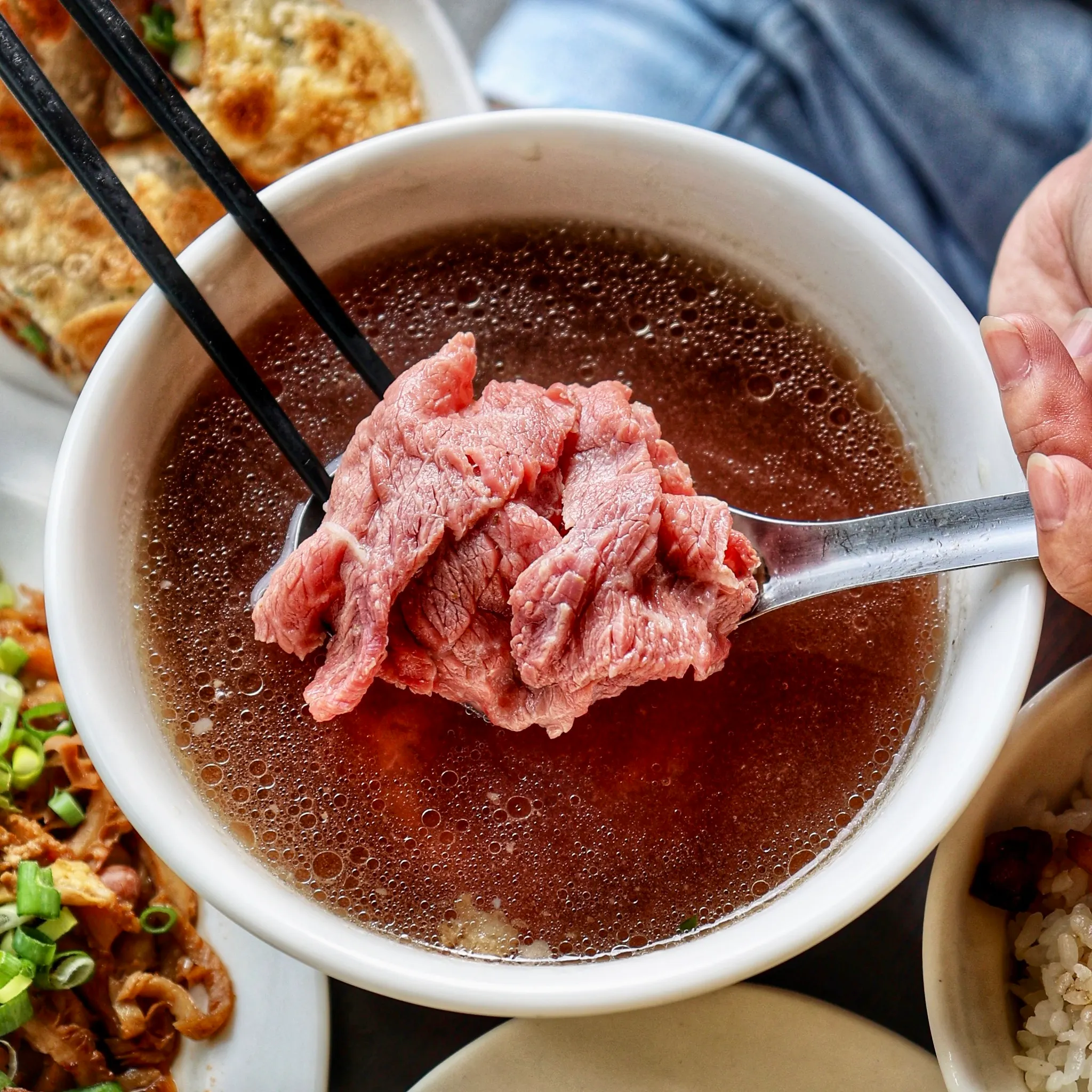 台南深夜牛肉湯推薦：二牛牛肉湯。（圖／取自二牛牛肉湯臉書）