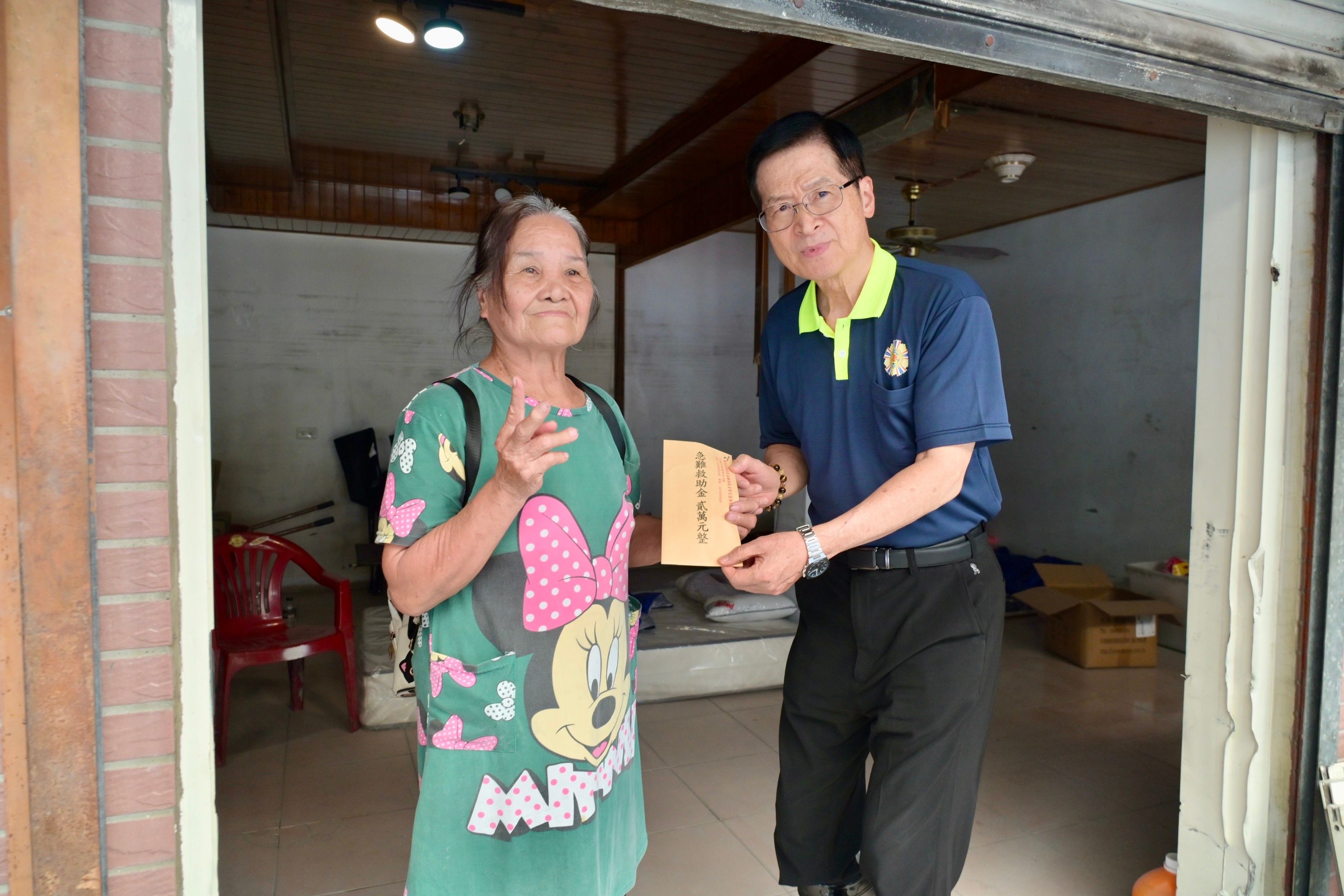 20251009-退輔會主委嚴德發再次前往花蓮縣光復鄉，慰問受災榮民眷。（退輔會提供）