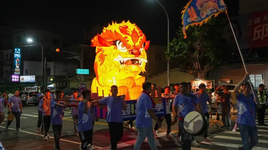 火獅遶境庇佑居民。（圖/高市民政局提供）
