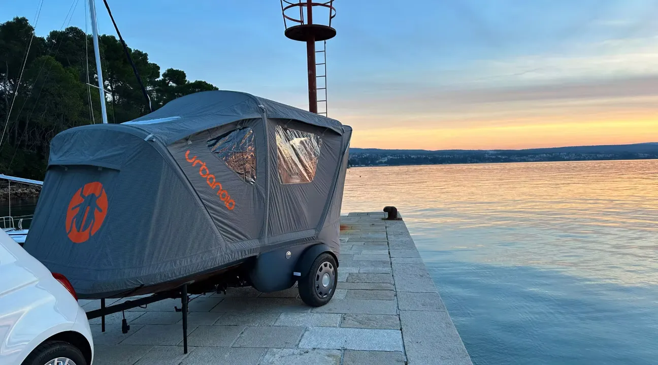 ▲未來露營或許不再追求豪華、龐大的車體，而是能將冒險所需一切，濃縮裝載於Urbanoid Booba這種風格獨特且性能強悍的「輪式旅行箱」。