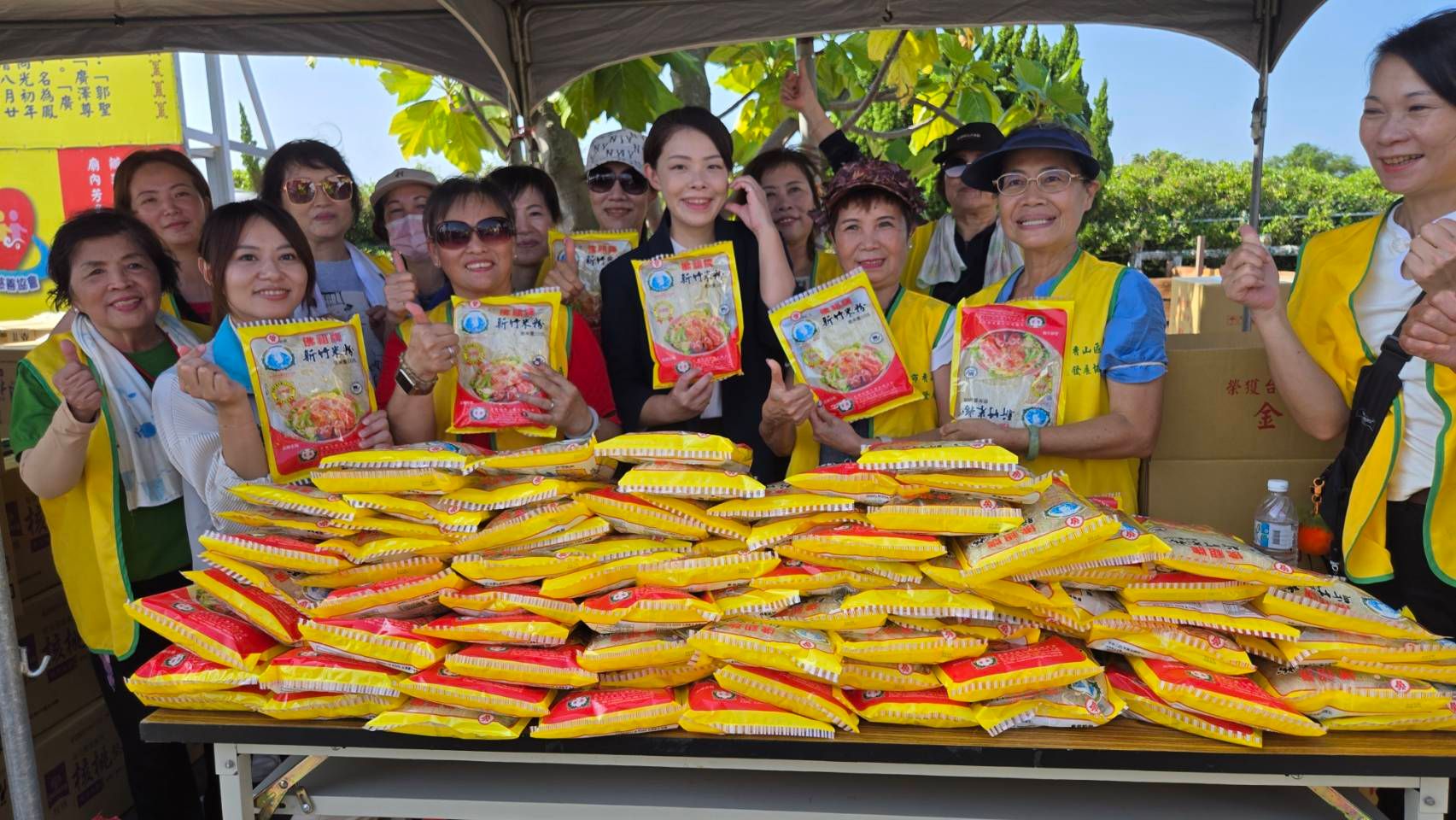 「曼都集團」連續10年辦理義剪，為弱勢團體整理嶄新容面。（圖／方詠騰攝）