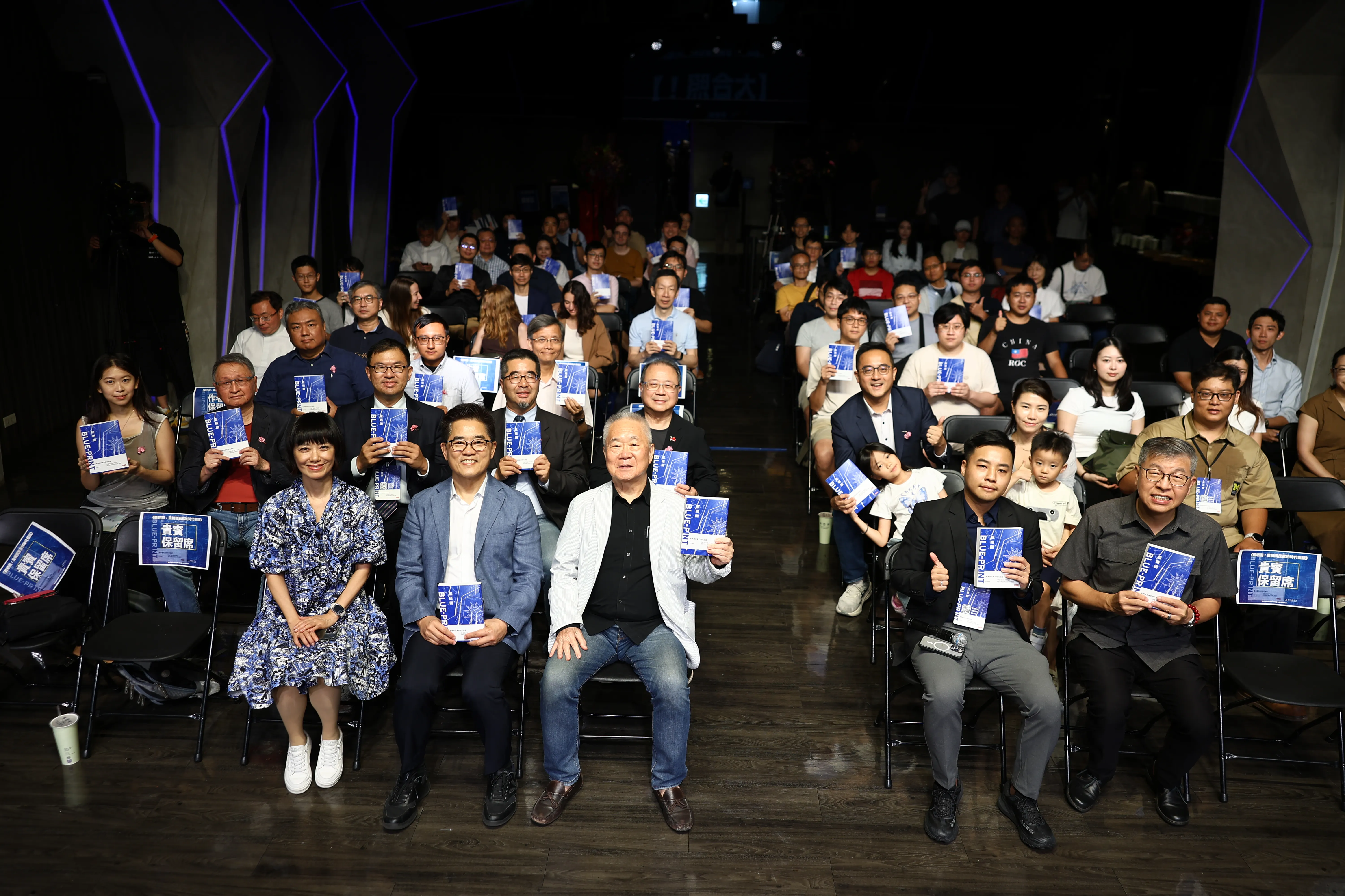 中華民國派青年智庫「新共和通訊」（New Republic Report）推出評論文集《藍晒圖：重構國民黨的時代倡議》。（新共和提供）