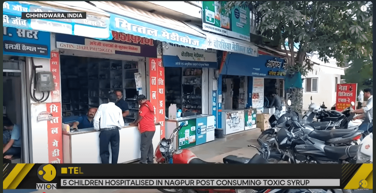 印度當地常見的地方藥房。（翻攝自WION新聞影片）