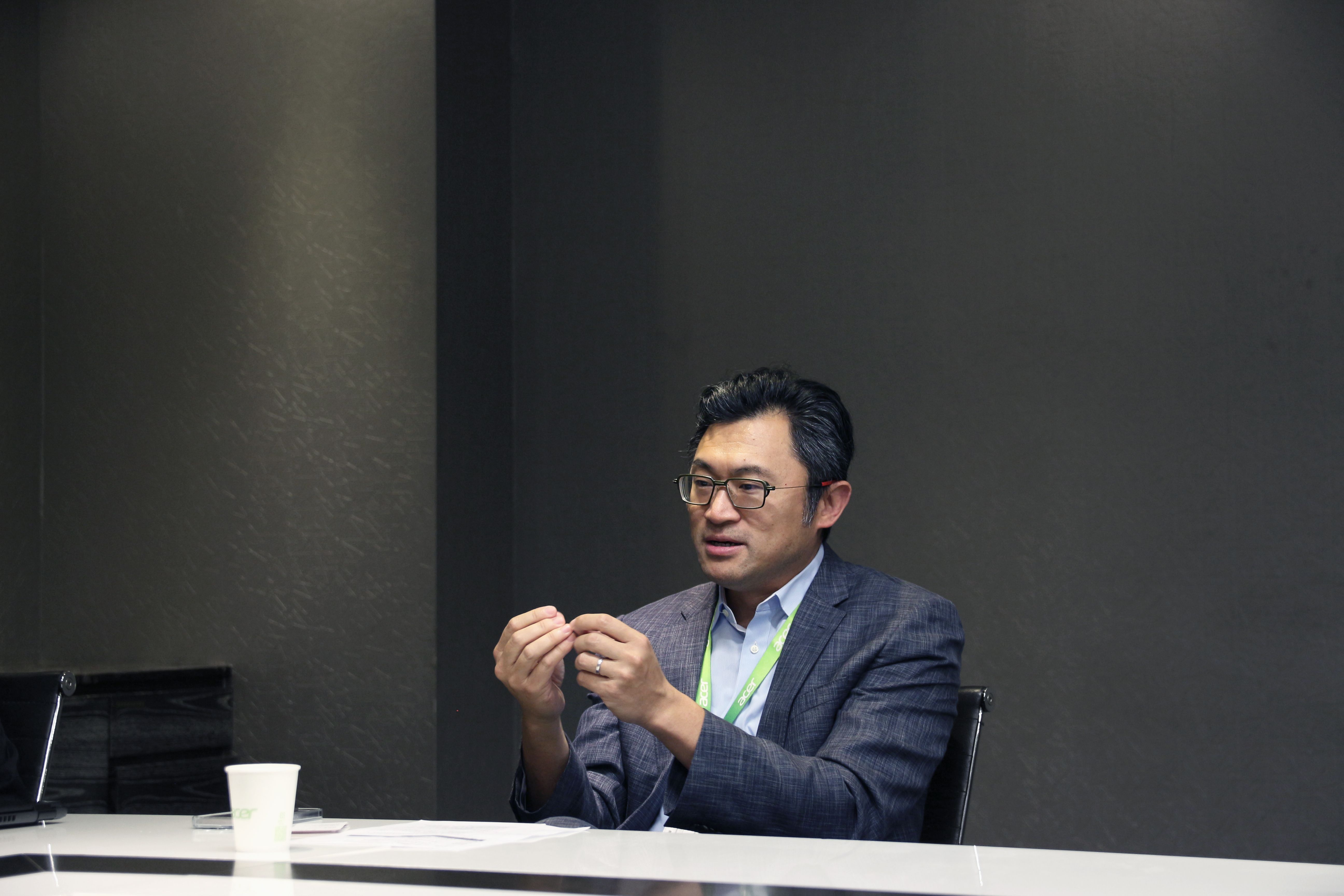 図: 宏碁智医（Acer Medical）の董事長、連加恩が「智骨篩VeriOsteo OP」AIによる骨密度異常スクリーニングソフトの開発の歴史を語る。