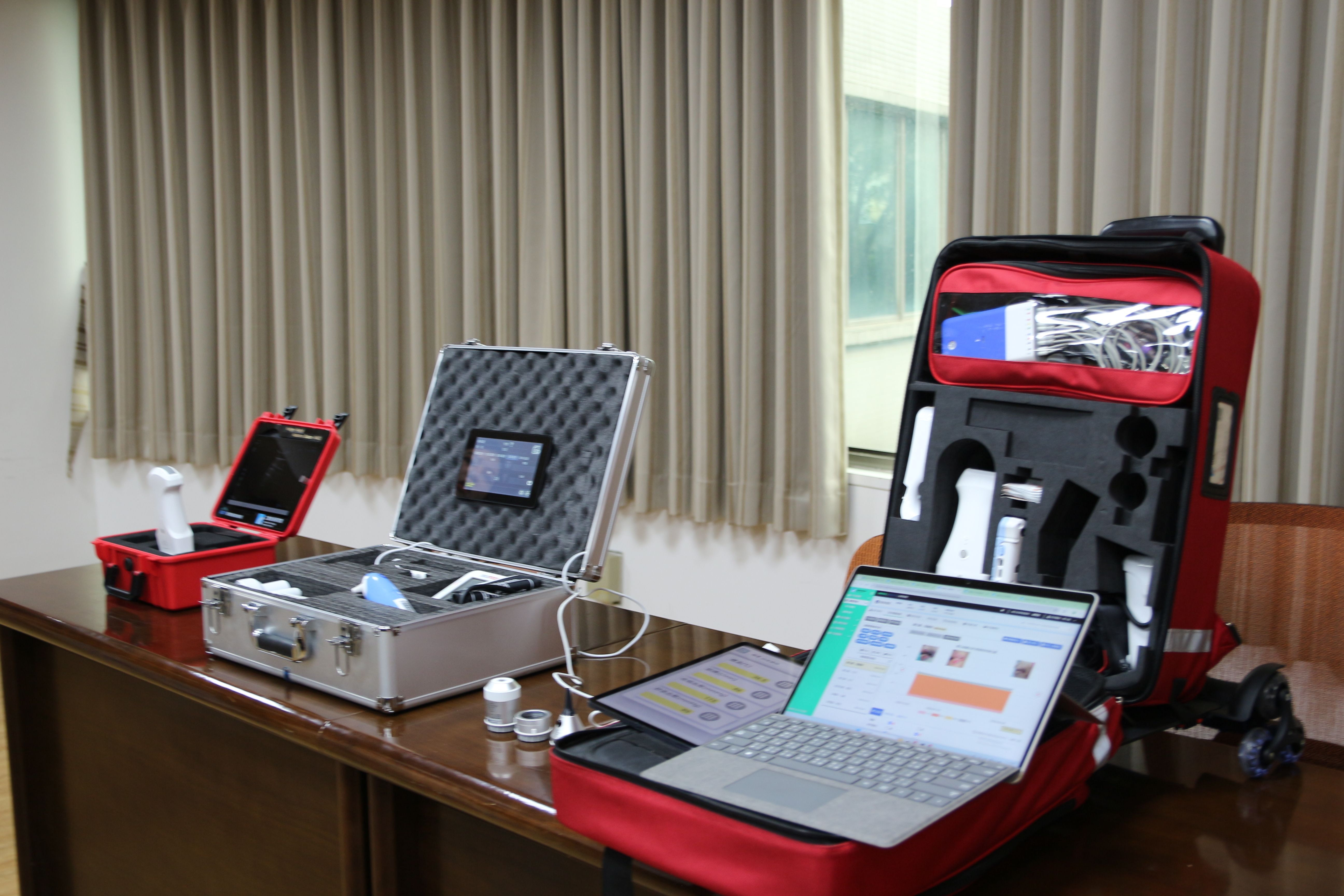 圖說：工研院「醫咖go」智慧診療隨行箱實物照，展示多款整合式醫療檢測設備及即時資料傳輸系統，協助遠距醫療、健康管理等多元應用場域。