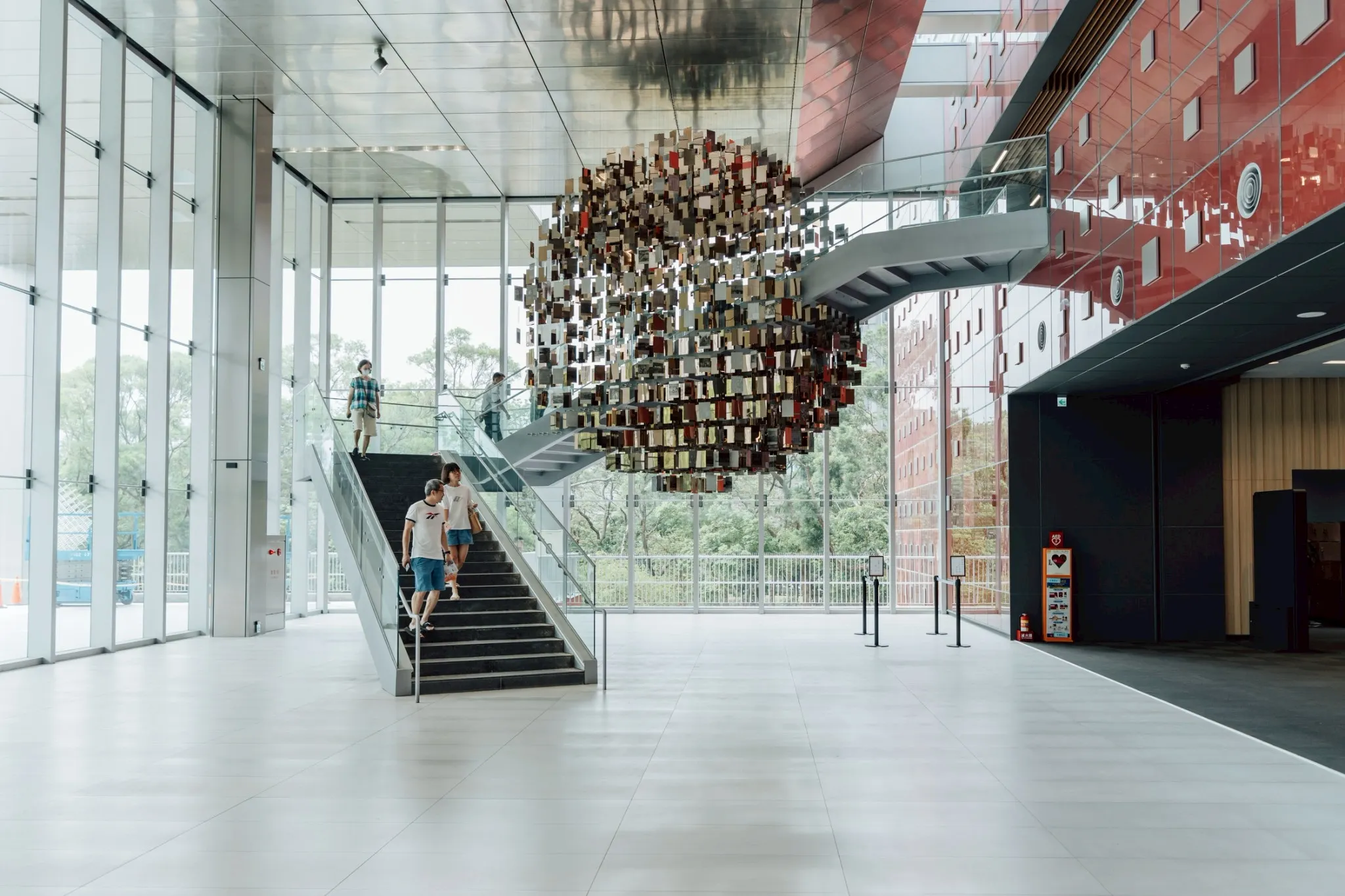 國家檔案館公共藝術-以史為鏡。（圖片來源：國家發展委員會）