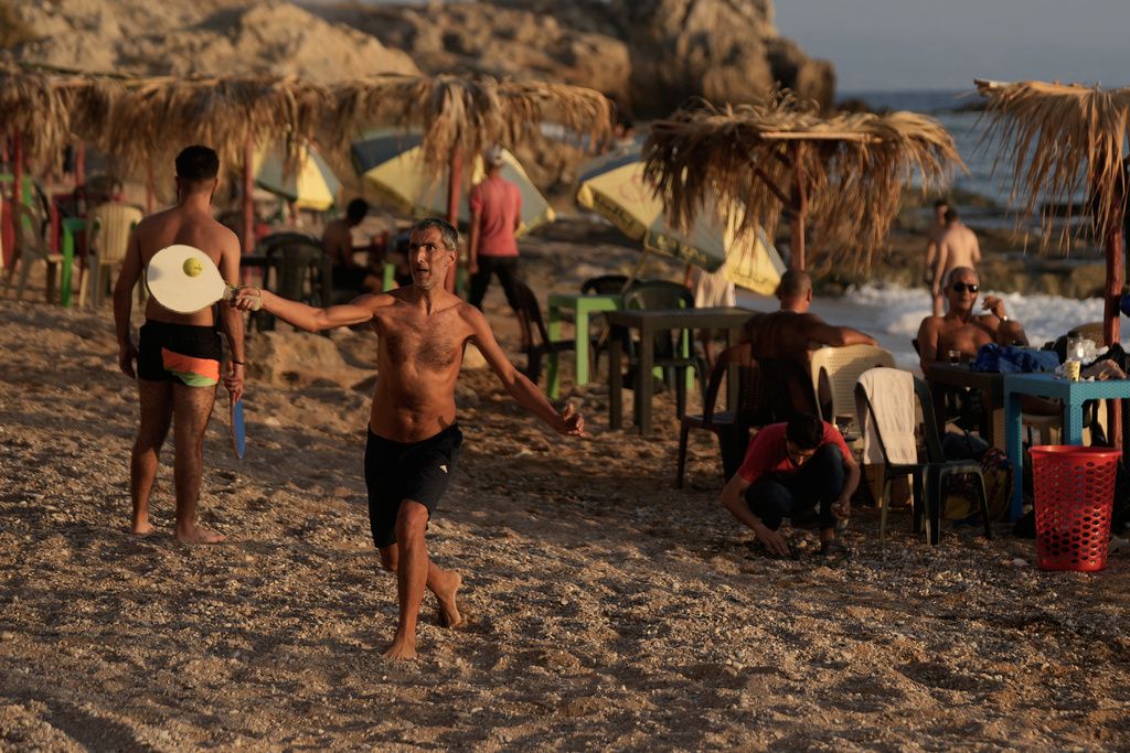 敘利亞恢復和平後，該國鄰近地中海沿岸的渡假村也開始營業。（美聯社）