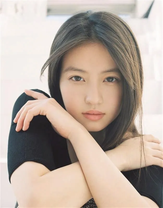 第76回NHK紅白歌合戦の司会は綾瀬はるか、有吉弘行、今田美桜、鈴木奈穂子アナの4人に決定。テーマは「つなぐ、つながる、大みそか。」で、放送100年の節目を飾る特別な紅白となる。（写真/NHK提供）