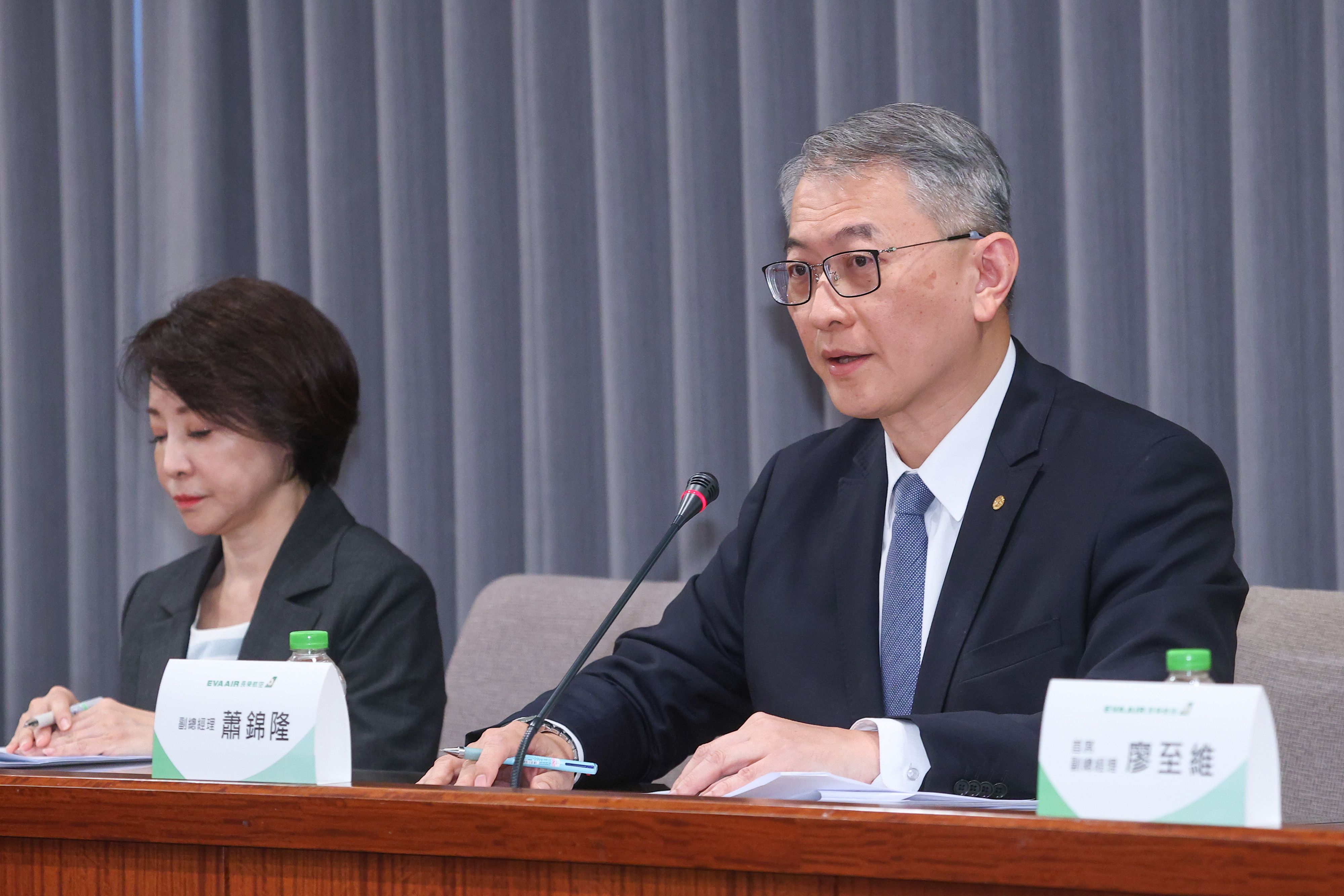 20251017-長榮航空副総経理蕭錦隆氏が17日に「長榮航空乗務員死亡事件」説明会に出席。（顏麟宇撮影）