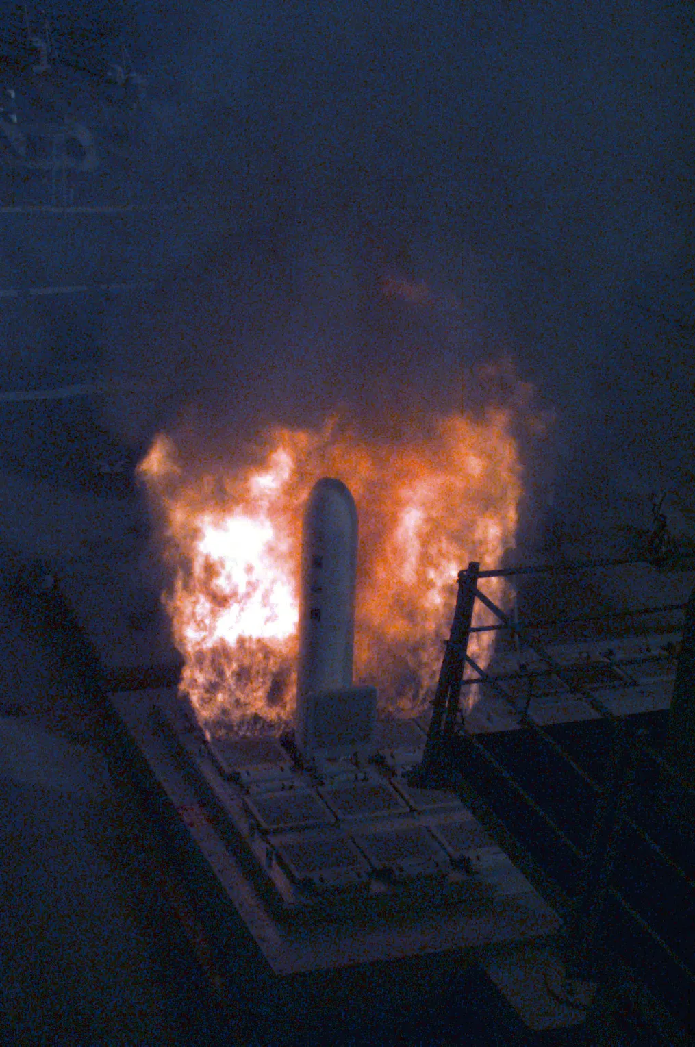 著名戰斧巡弋飛彈即將從軍艦發射升空。（翻攝自美軍DVIDS系統）