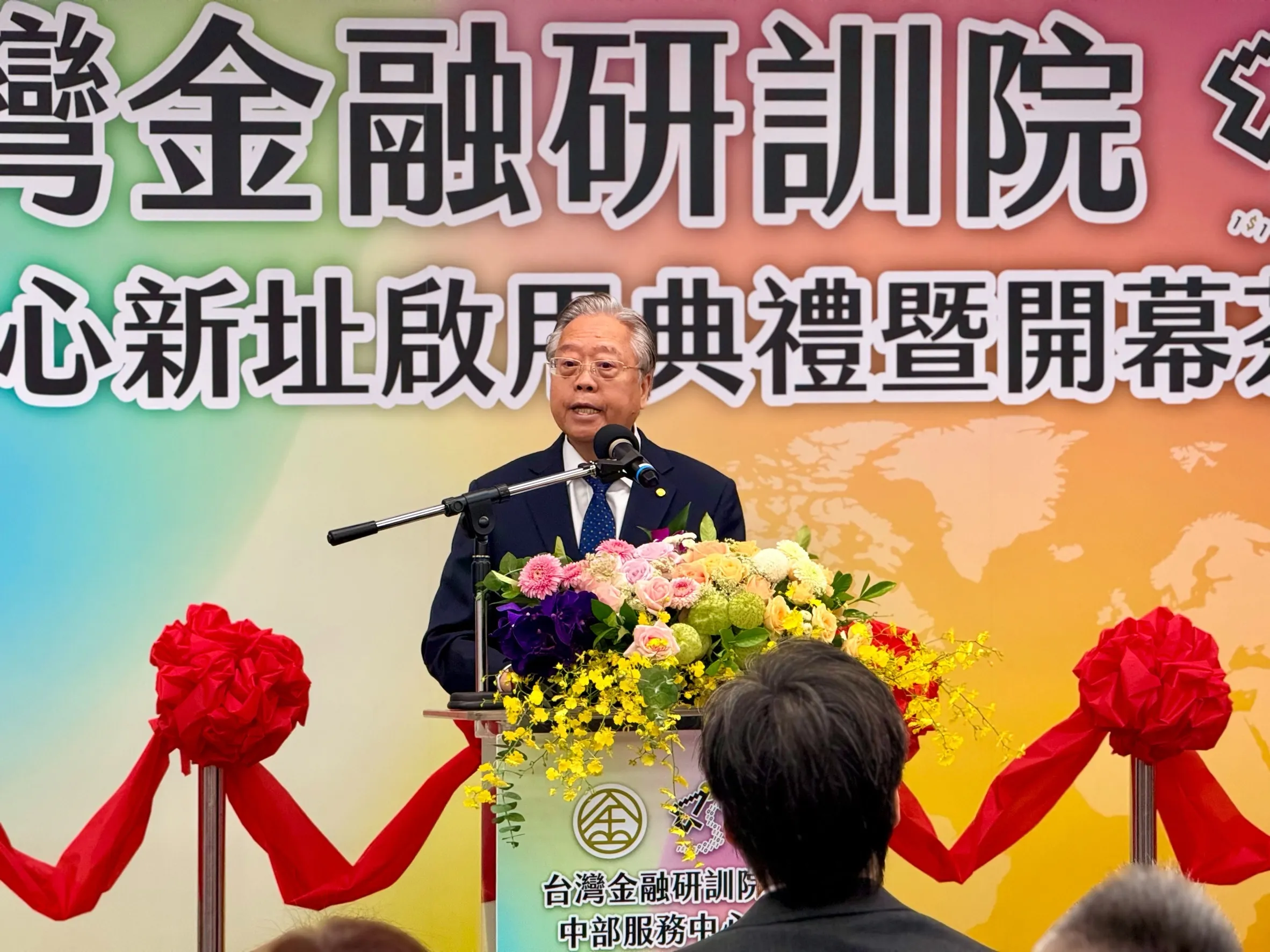 20251017-台灣金融研訓院董事長雷仲達17日於中部服務中心新址啟用典禮暨開幕茶會致詞。（研訓院提供）