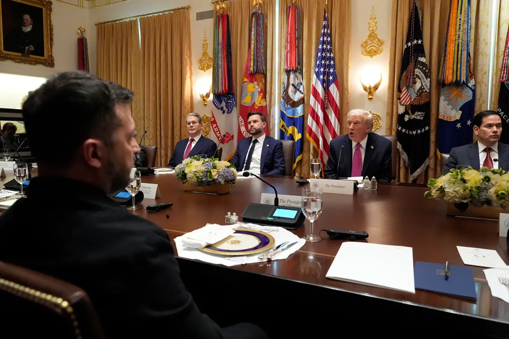 烏克蘭總統澤倫斯基（左）再次訪問白宮，與川普進行會談。（美聯社）