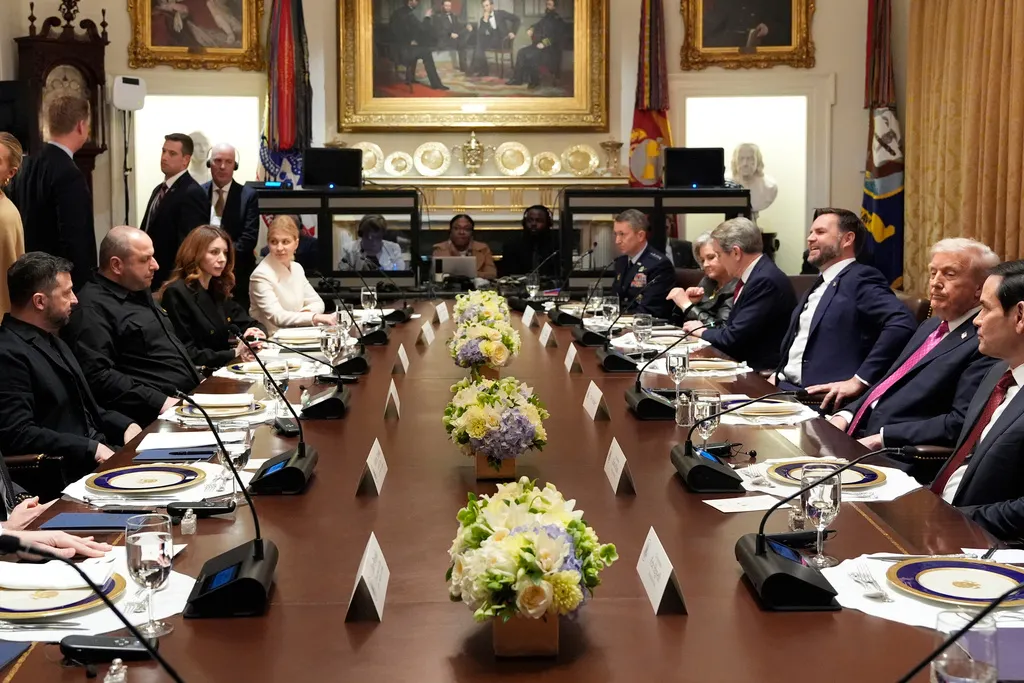 烏克蘭總統澤倫斯基（左下）再次訪問白宮，與川普進行會談。（美聯社）