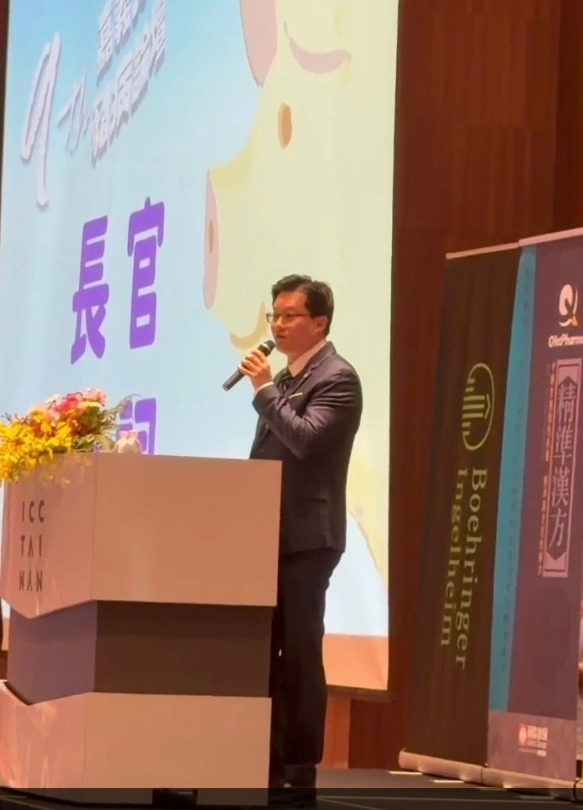 台南市副祕書長徐健麟表示，台南市政府積極配合農業部所推動的「養豬百億基金」政策。(圖/台南市政府）