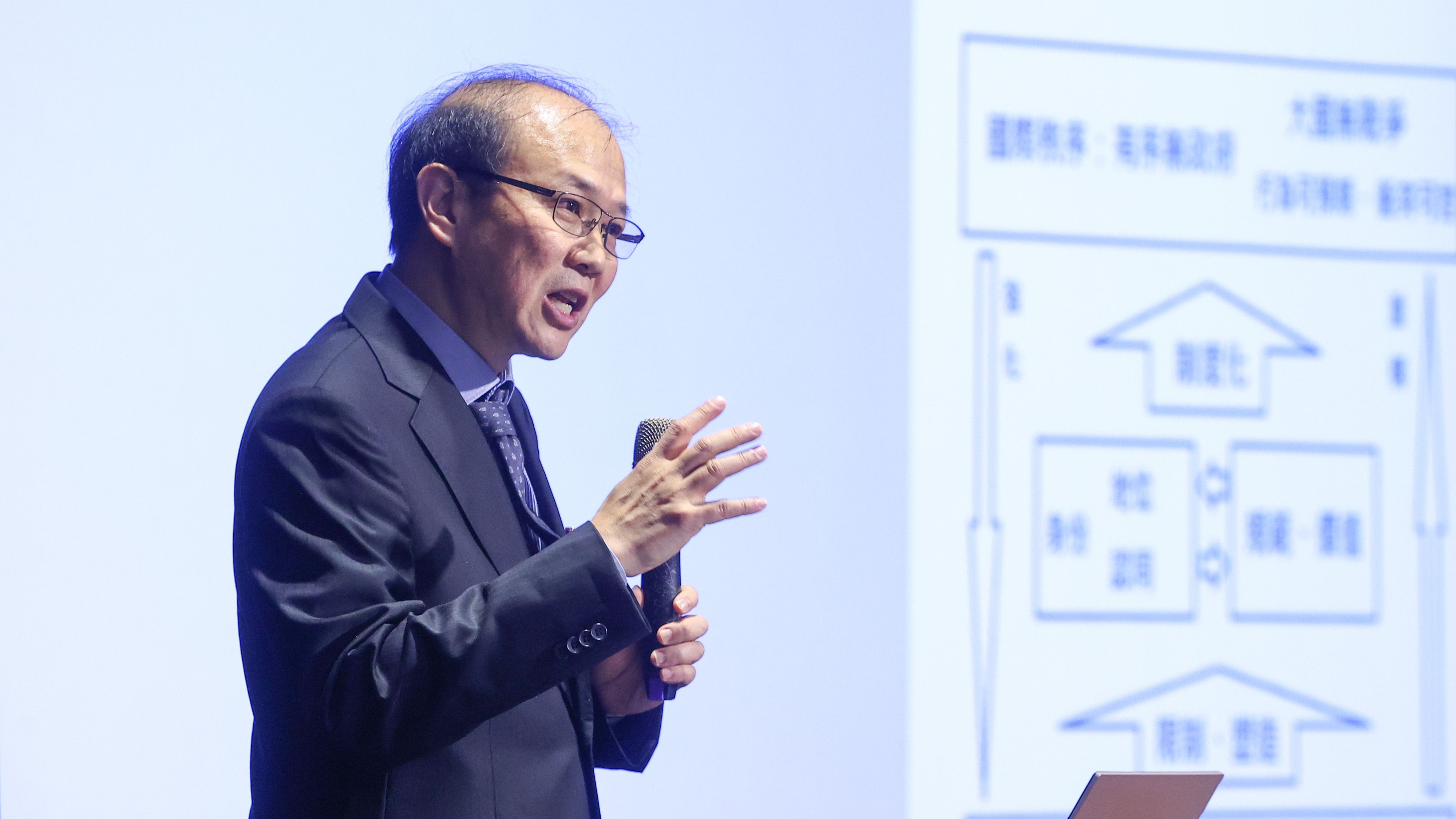 20251018-台大政治系教授張登及18日出席長風基金會講座。（顏麟宇攝）