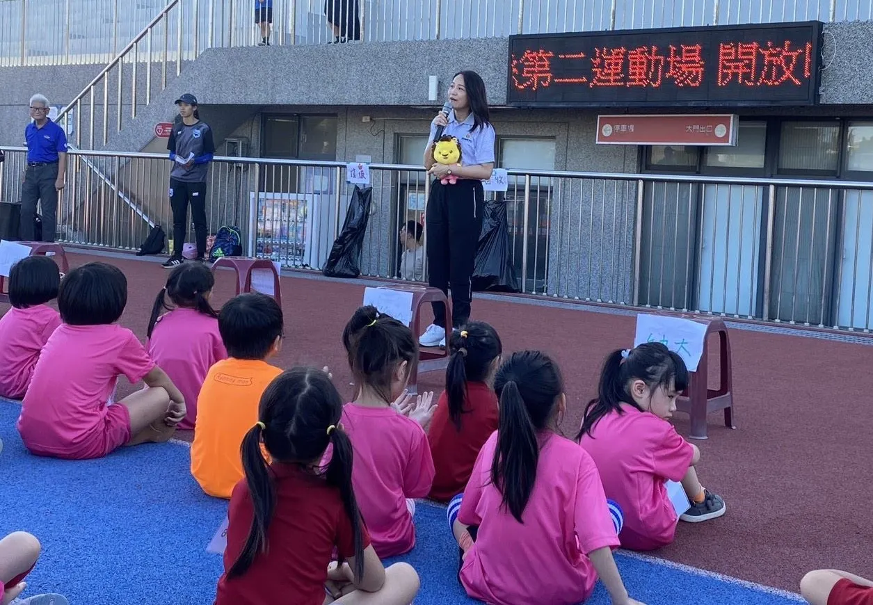 新竹縣府教育局長楊郡慈期望藉由專業知識分享與實務經驗交流，深化校園足球教育能量。（圖／新竹縣政府提供）