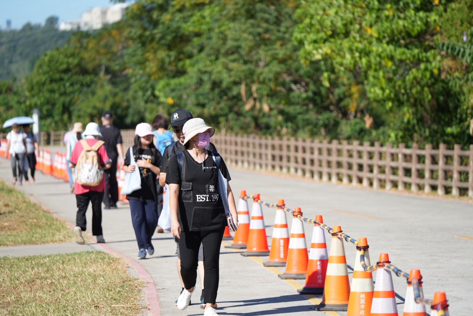 「銀JOIN未來 職涯亮起來健走活動」吸引超過千人一同前來健走。（圖／勞動力發展暑桃竹苗分署提供）