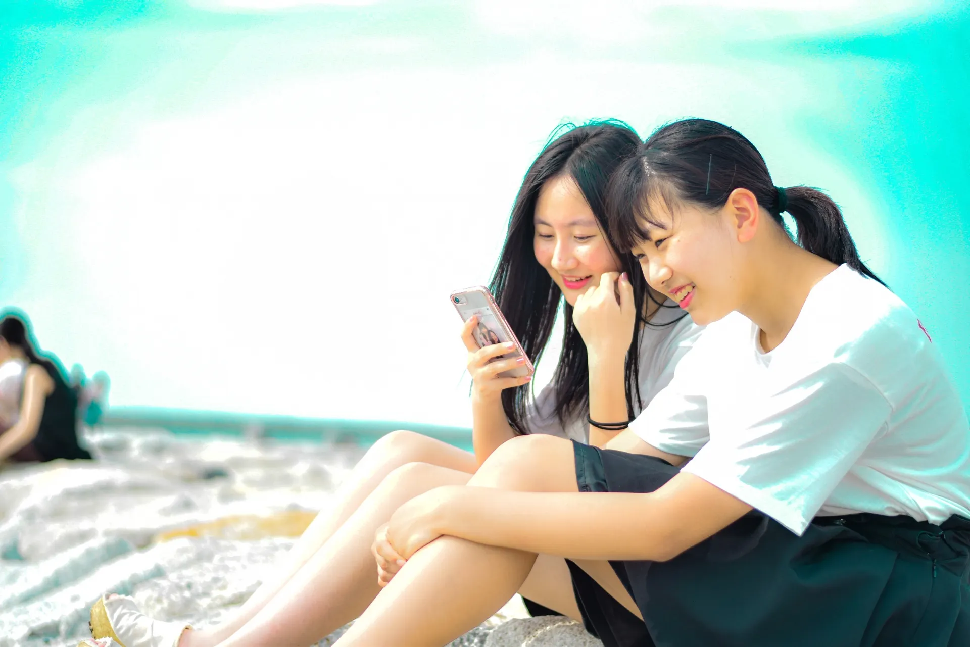 塑膠友誼中的對方，實際上對你的生活漠不關心，甚至在你需要幫助時選擇視而不見。（示意圖／取自photoAC）