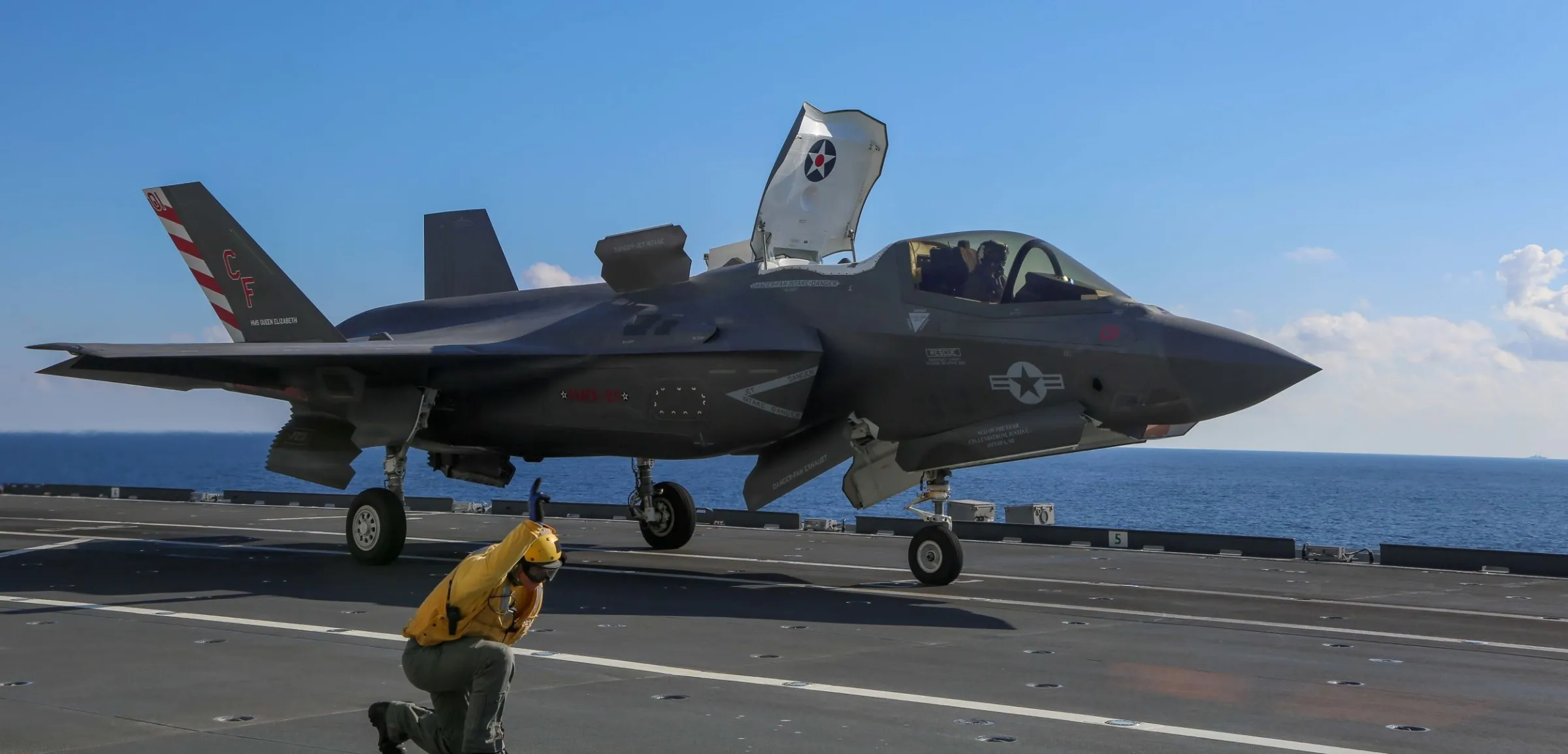 美軍F-35B戰機降落在義大利加富爾號甲板。（翻攝自DVIDS系統）