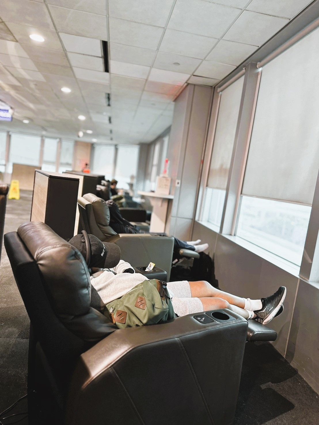 躺椅區。（圖／取自桃園國際機場臉書）