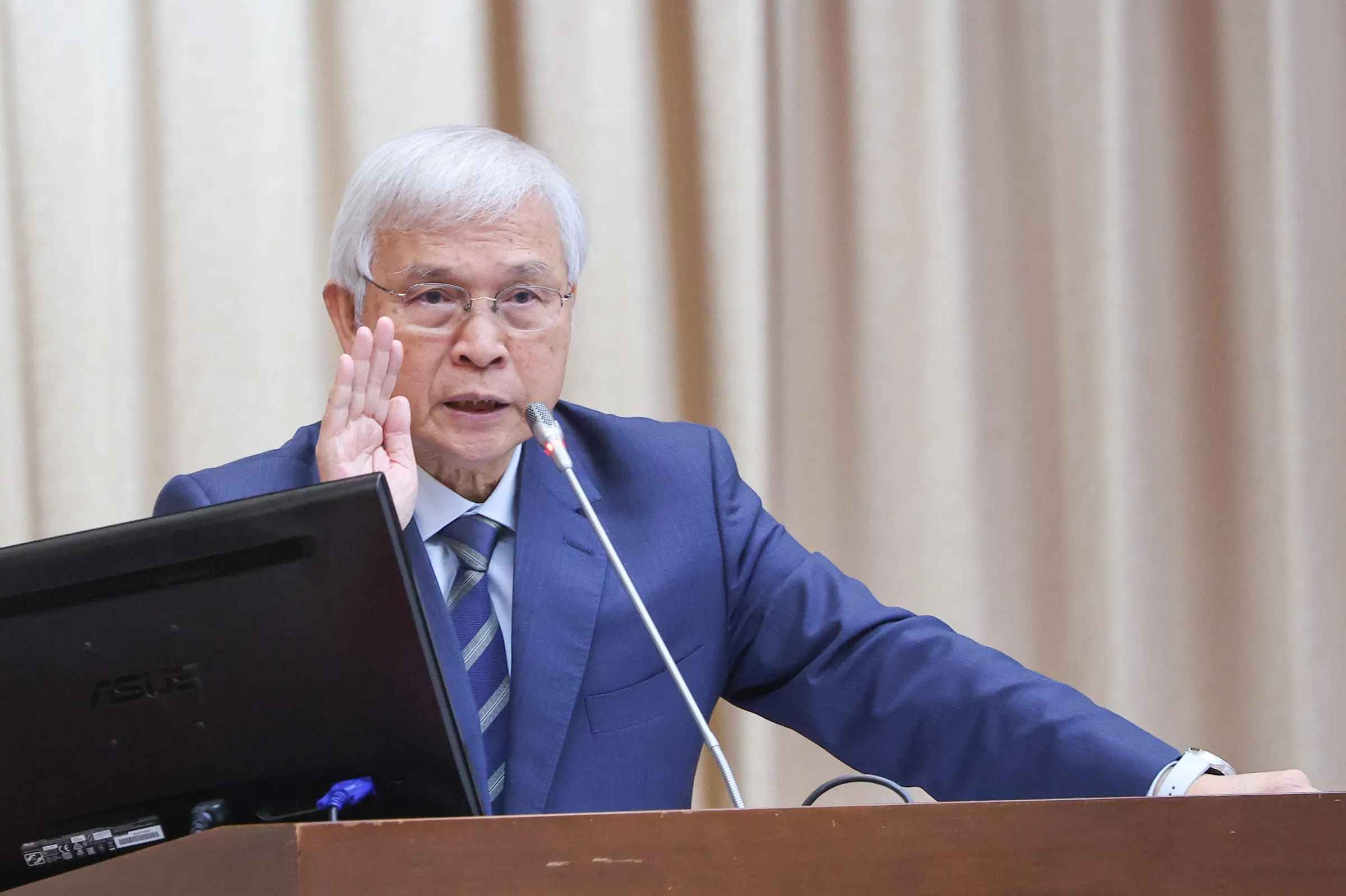 20251023-央行總裁楊金龍23日於財政委員會備詢。（顏麟宇攝）