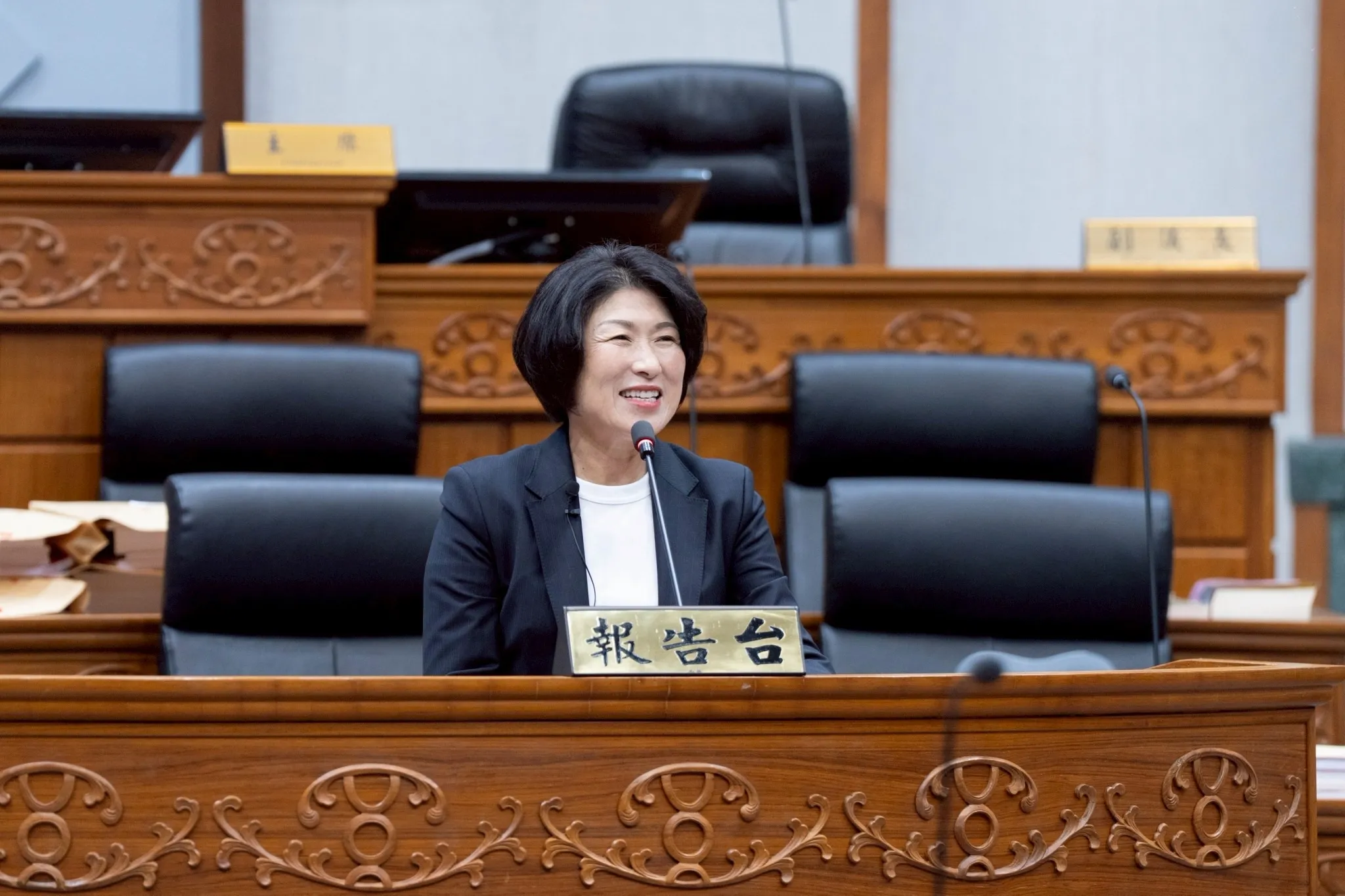 臺東縣長饒慶鈴在縣議會，進行施政總報告。（圖／臺東縣政府衛國計處提供）