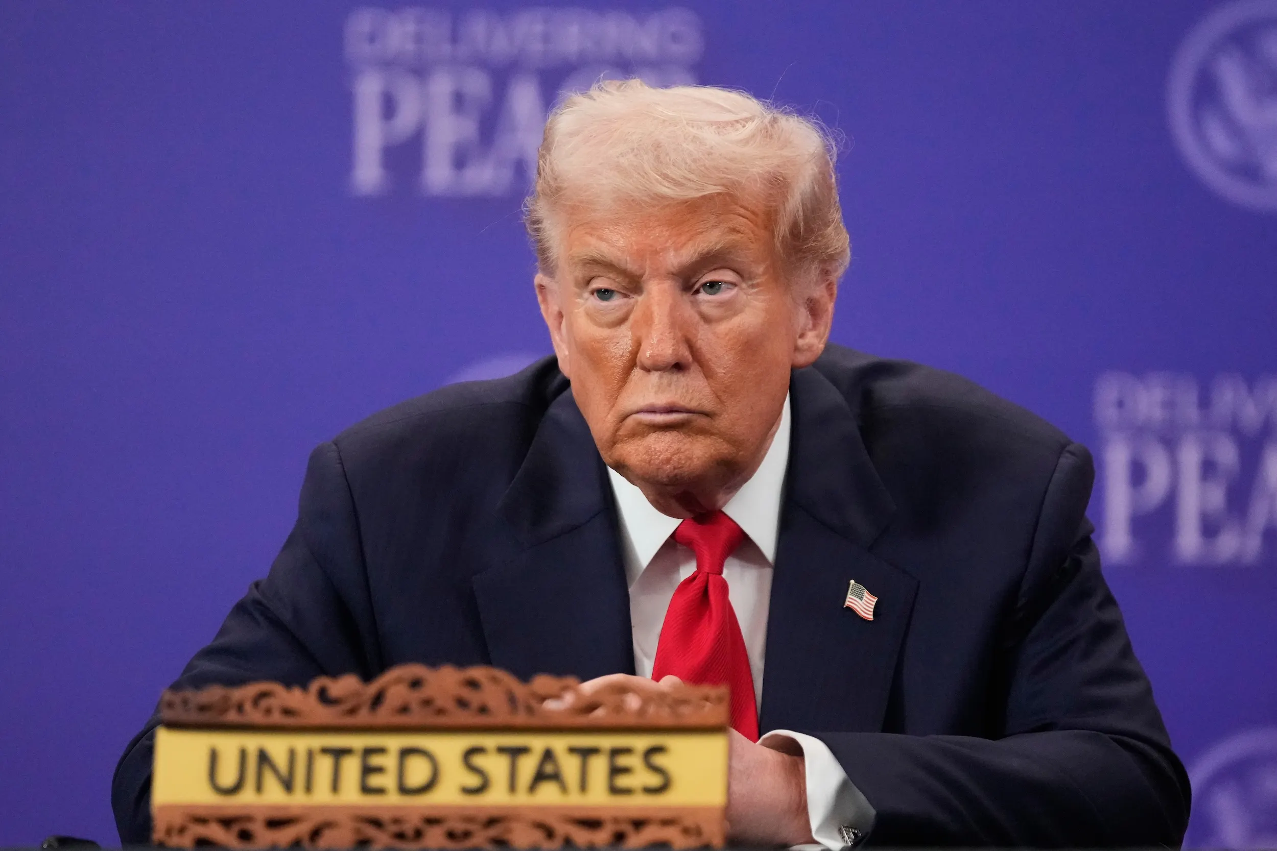 2025年10月26日，美國總統川普出席泰柬簽署停火協議儀式。（美聯社）