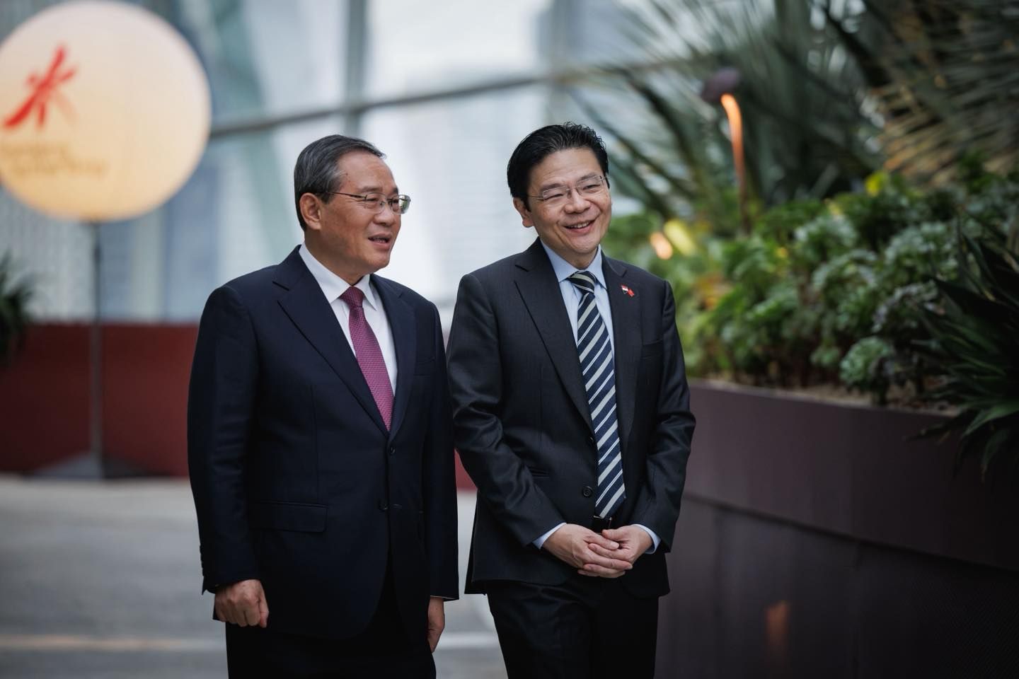 2025年10月26日,中國國務院總理李強到訪新加坡,與新加坡總理黃循財總理會談。(新加坡總理公署臉書)