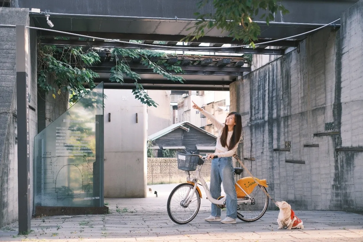 YouBike2.0已是綠色運具的一員，每一次的騎乘都是守護城市天空的力量，每一圈的車輪轉動，都代表台中邁向永續未來的決心。(圖/台中市政府)