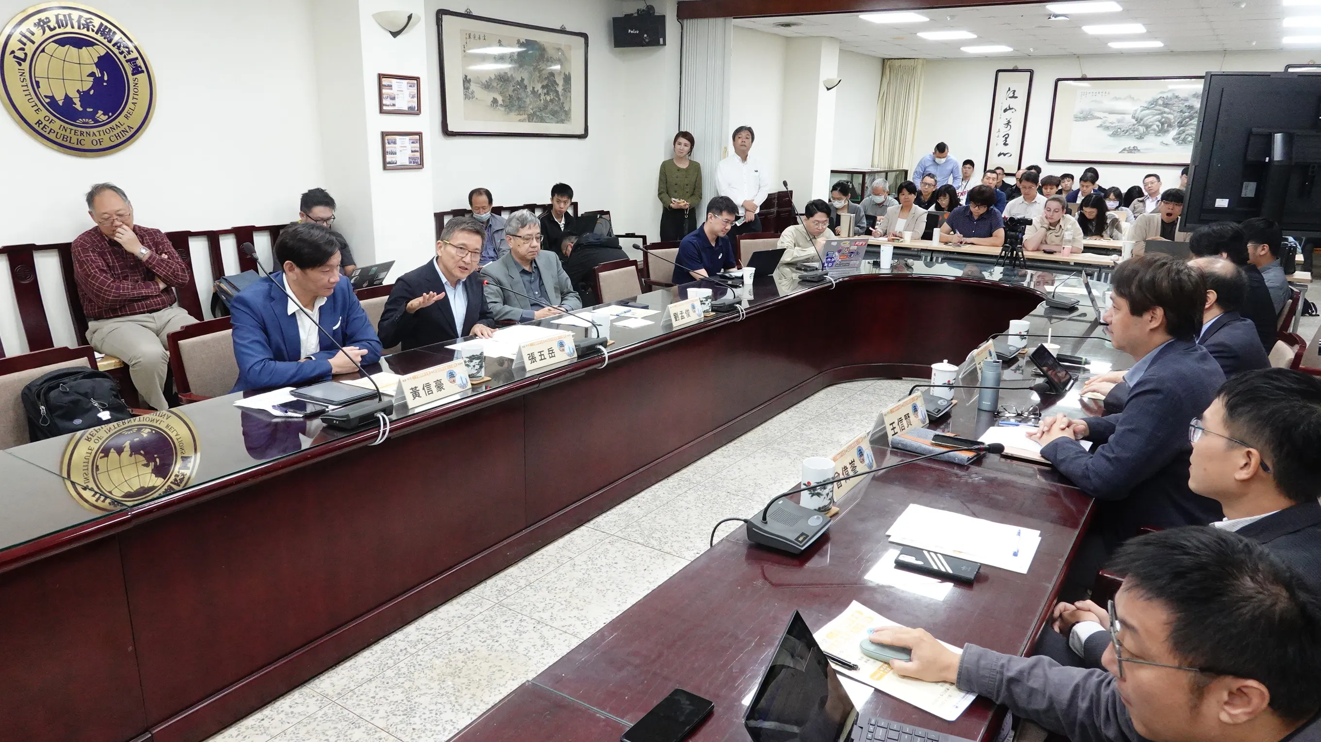 政治大學國際關係研究中心27日舉行「解讀中共二十屆四中全會與紀念台灣光復八十週年」座談會。（楊騰凱攝）