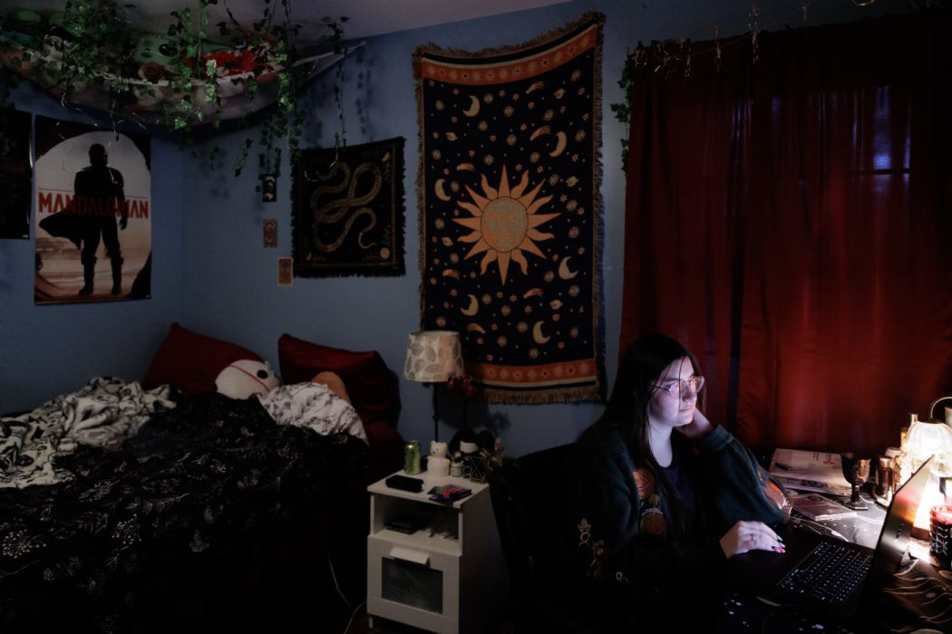 為了找工作，阿奈絲·耶夫蒂奇寫了50個版本的簡歷。（Hannah Beier for WSJ）