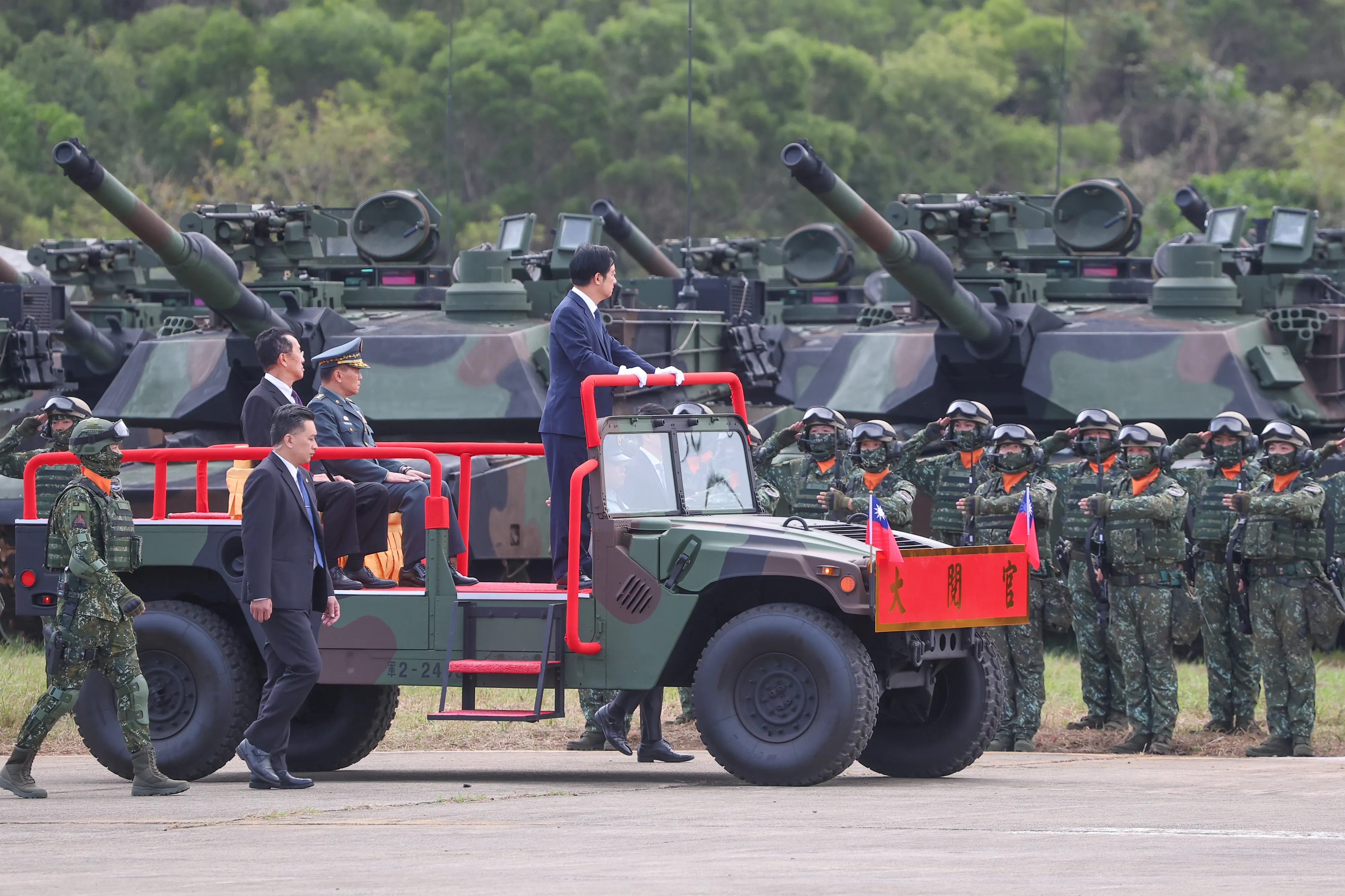 20251031-総統頼清徳31日主持「陸軍装甲第五八四旅聯兵三営换裝M1A2T戦車成軍典礼」。（顔麟宇撮影）