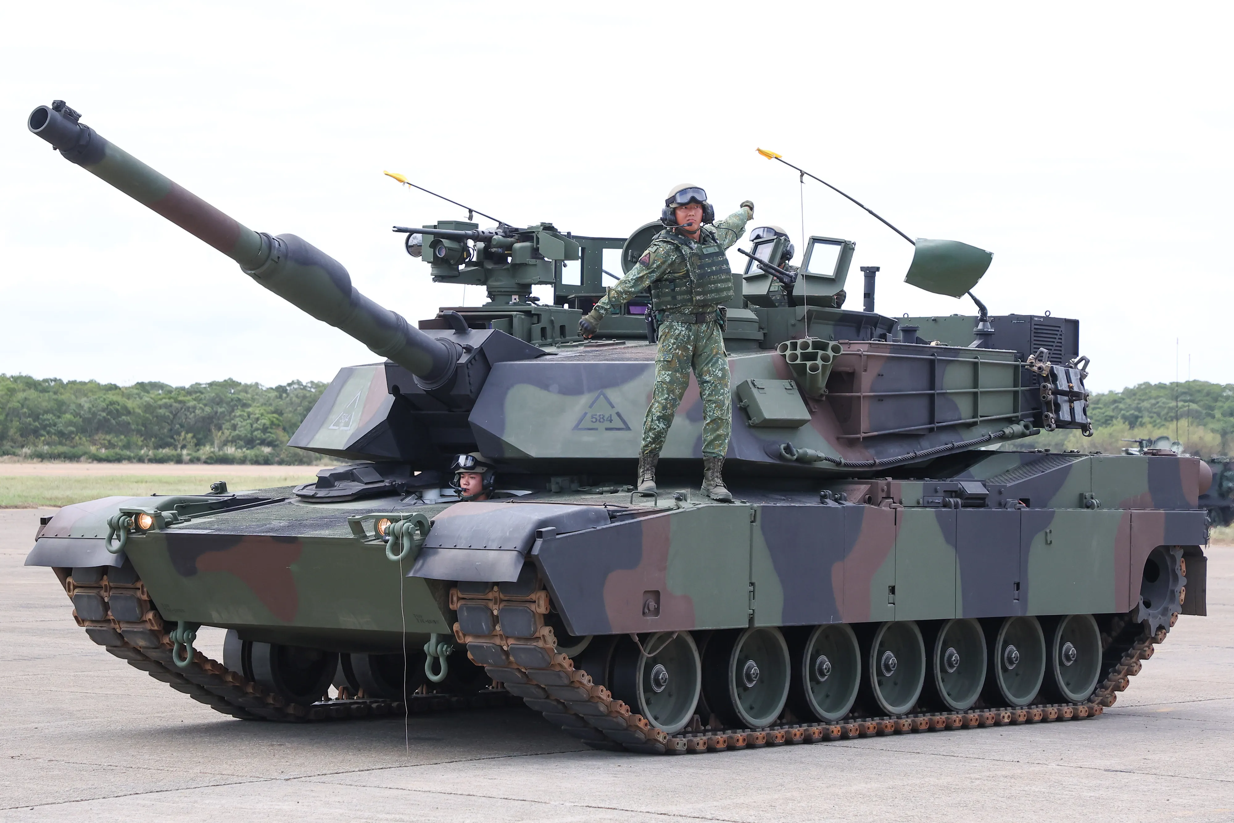 20251031-陸軍装甲第五八四旅連兵三営換装M1A2T戦車成軍典礼。（顔麟宇撮）