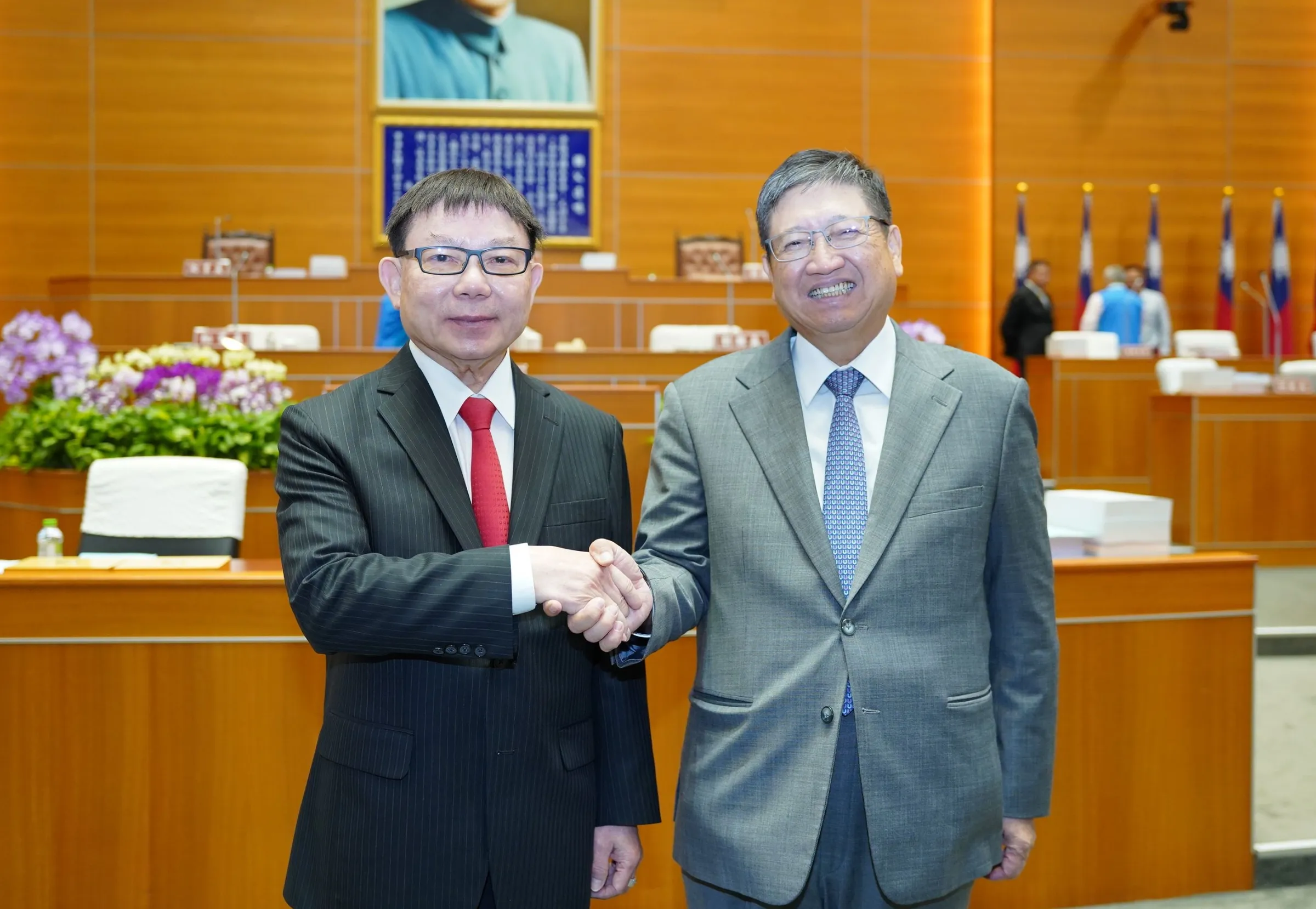 楊文科縣長感謝議長張鎮榮及議員的支持，持續邁向「幸福竹縣‧科技首都」。（圖／新竹縣政府提供）