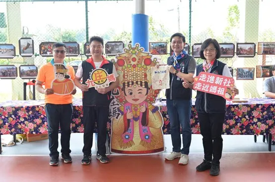 新社九庄媽音樂會現場同步進行「九庄媽遶境懷舊照片展」。(圖/台中市政府)
