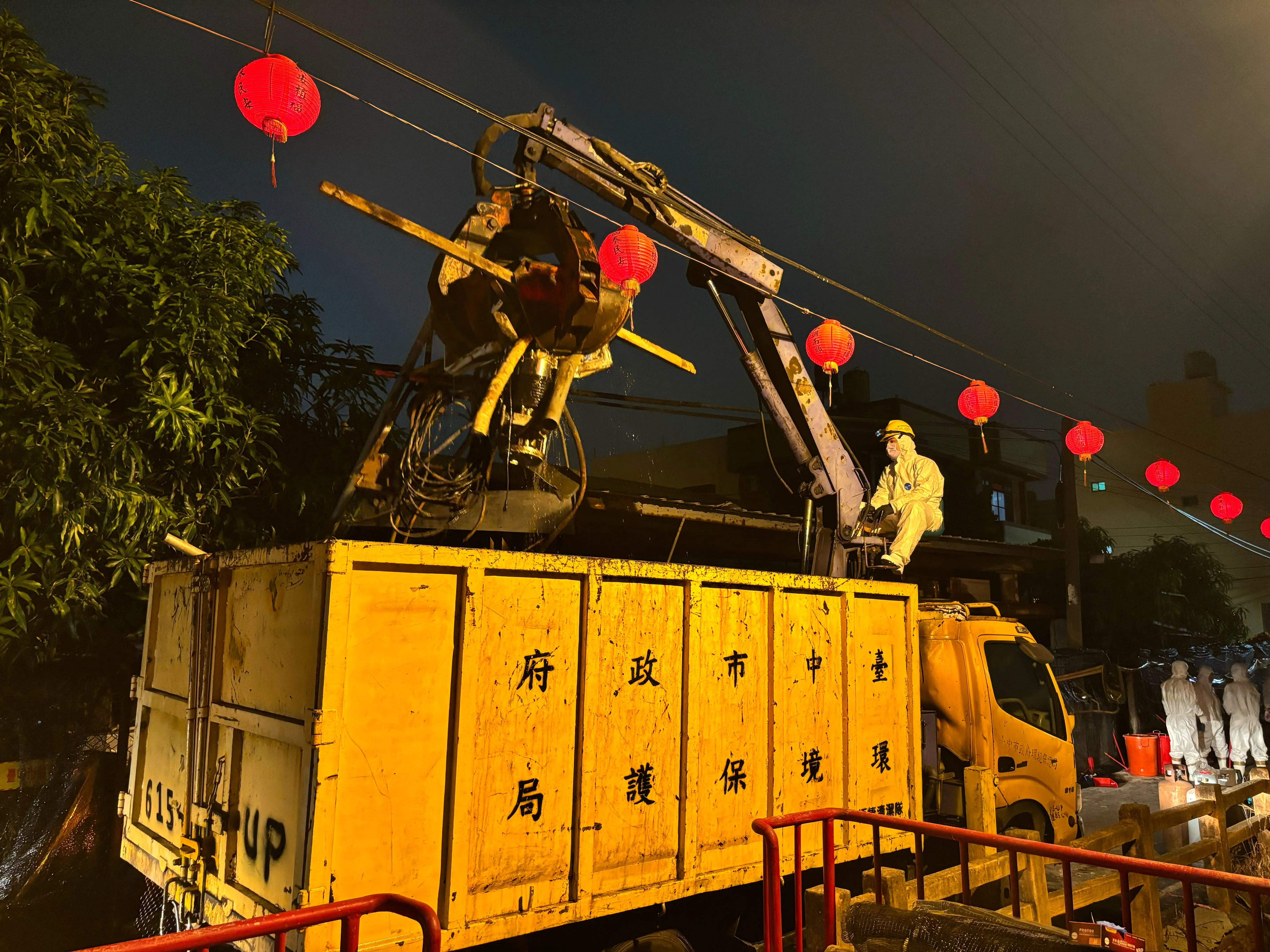 防疫拉警報！台中梧棲非洲豬瘟難清除，國軍化學兵緊急支援。（圖／台中市政府提供）