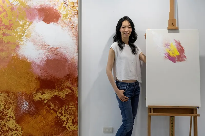 楊元寧透過繪畫紓壓，重新找回自我。（黃子明攝）