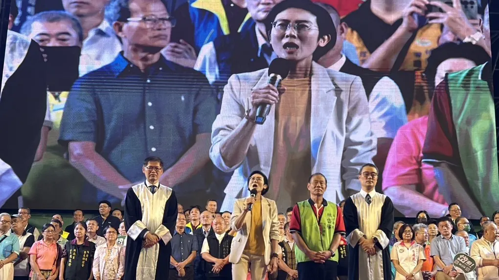 立委林岱樺岡山大造勢，以「在地相挺」拚出萬人爆場氣勢，不僅翻升選情，更是民進黨市長初選至今的最大場面。（圖/林岱樺服務處提供）