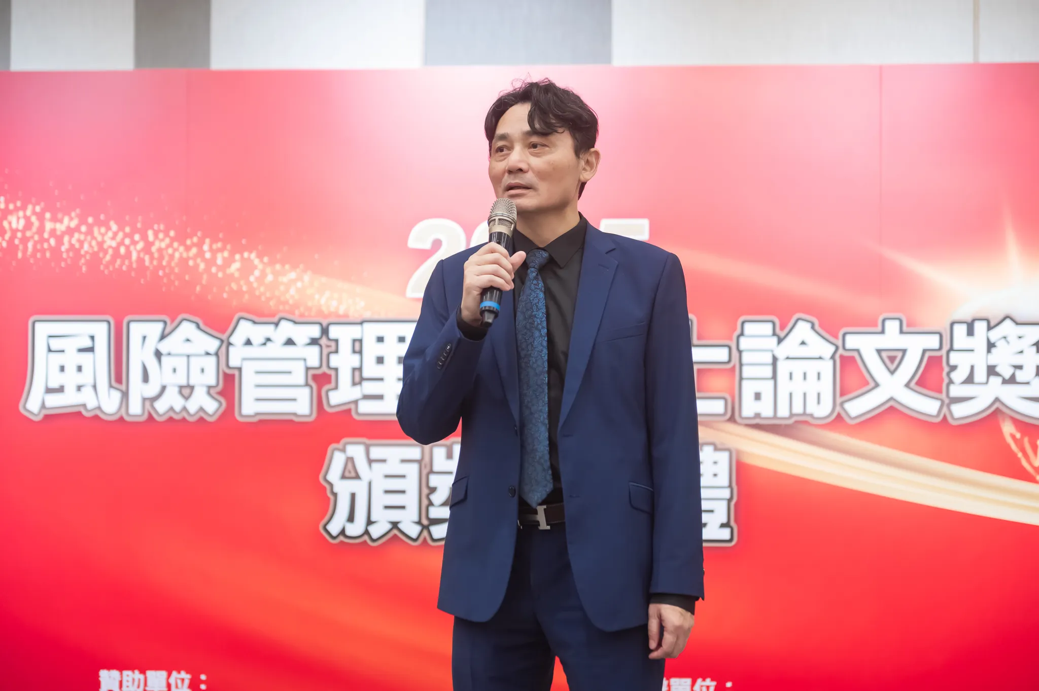 20251031-2025風險管理博碩士論文獎頒獎典禮，財團法人保險事業發展中心董事長黃泓智致詞。