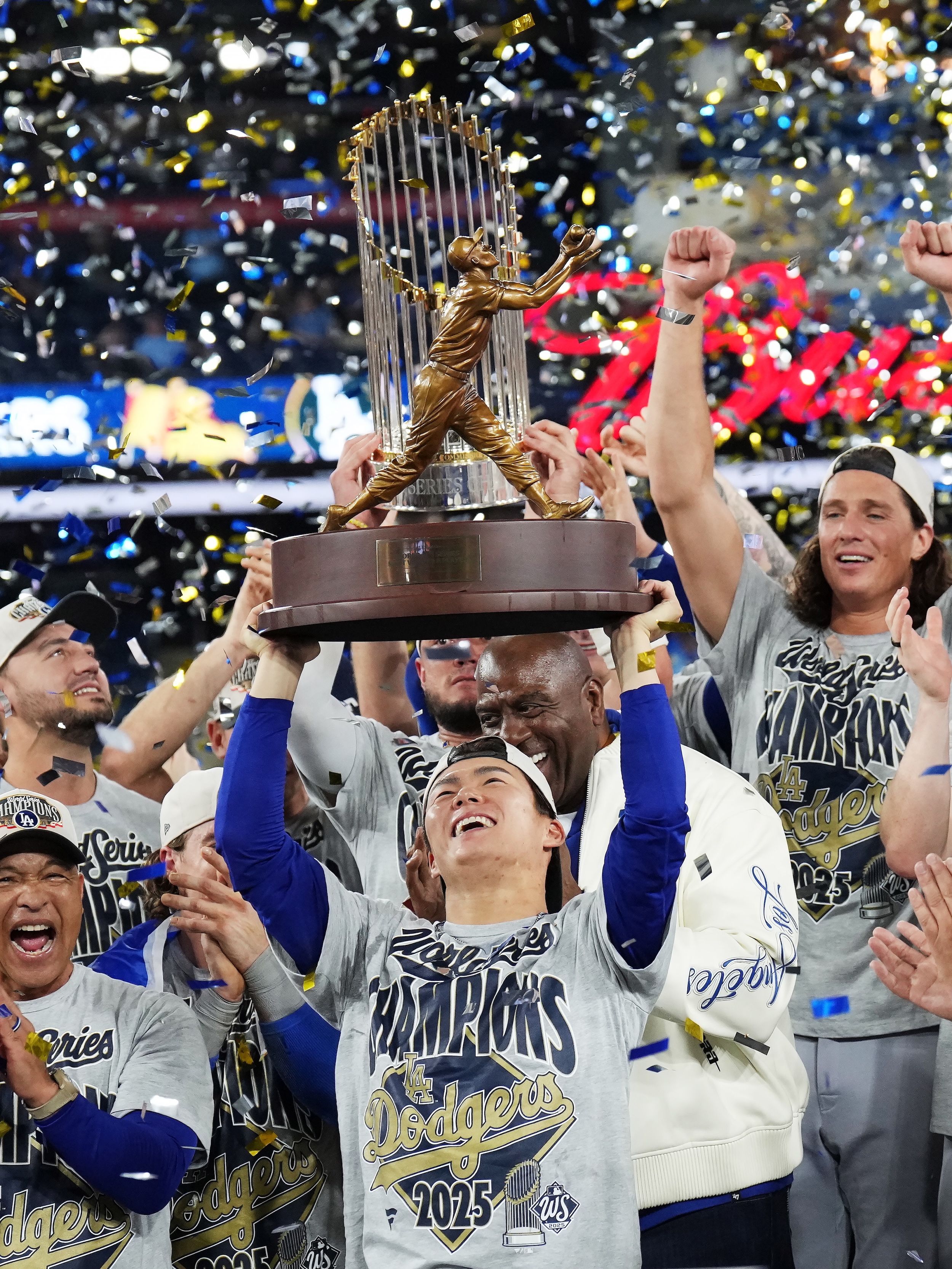 ロサンゼルスドジャースの日系エース山本由伸がワールドシリーズ第7戦で試合を制し、チームを二連覇へと導いた。（AP通信）