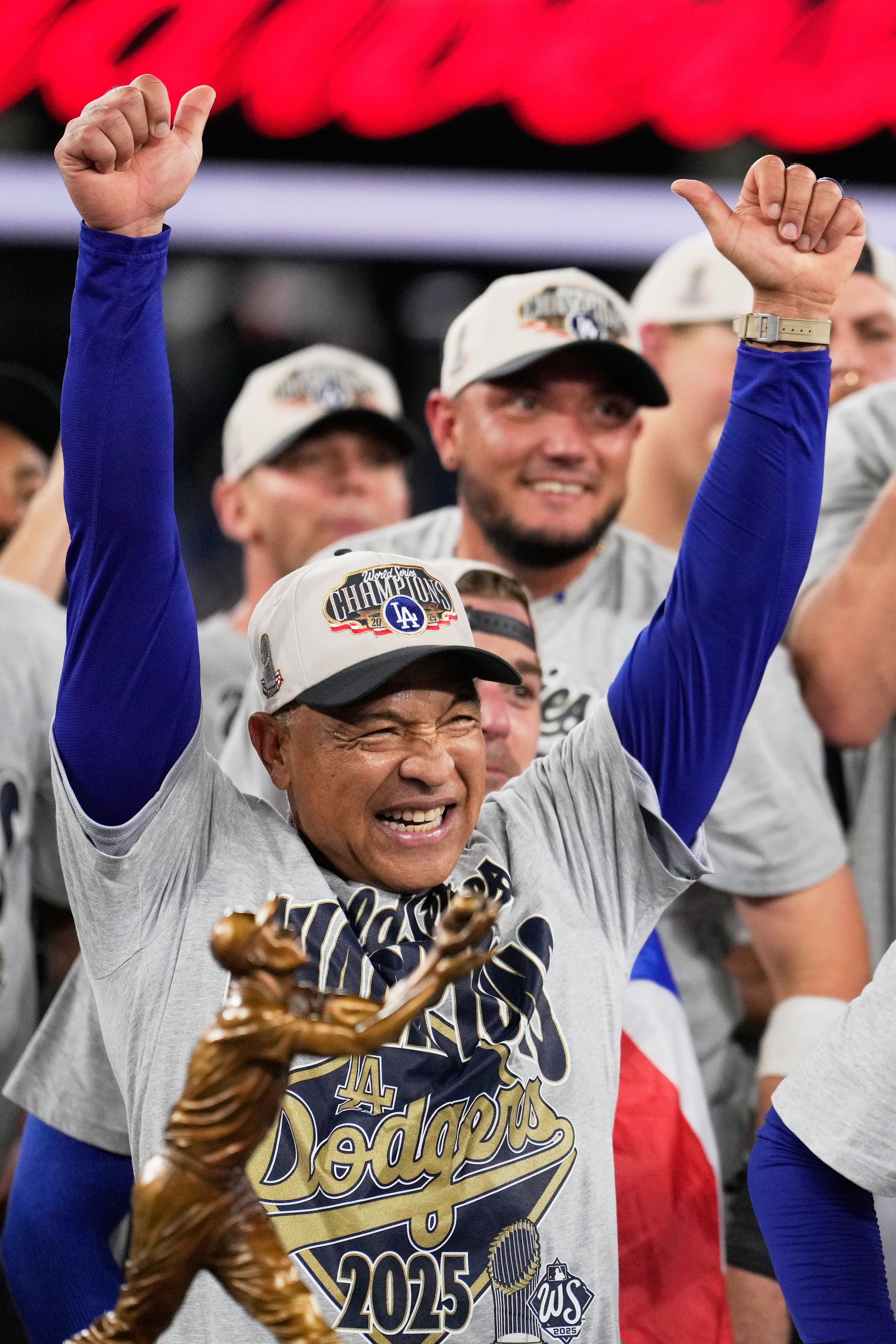 ロサンゼルスドジャースがワールドシリーズ二連覇を達成し、ヘッドコーチのロバーツ氏が喜びを語った。（AP通信）