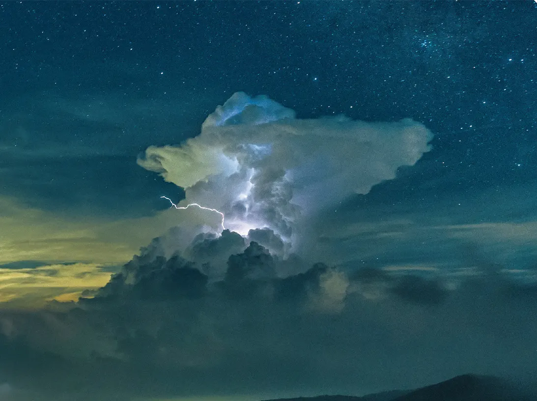 積雨雲。（圖／美藝學苑社提供）