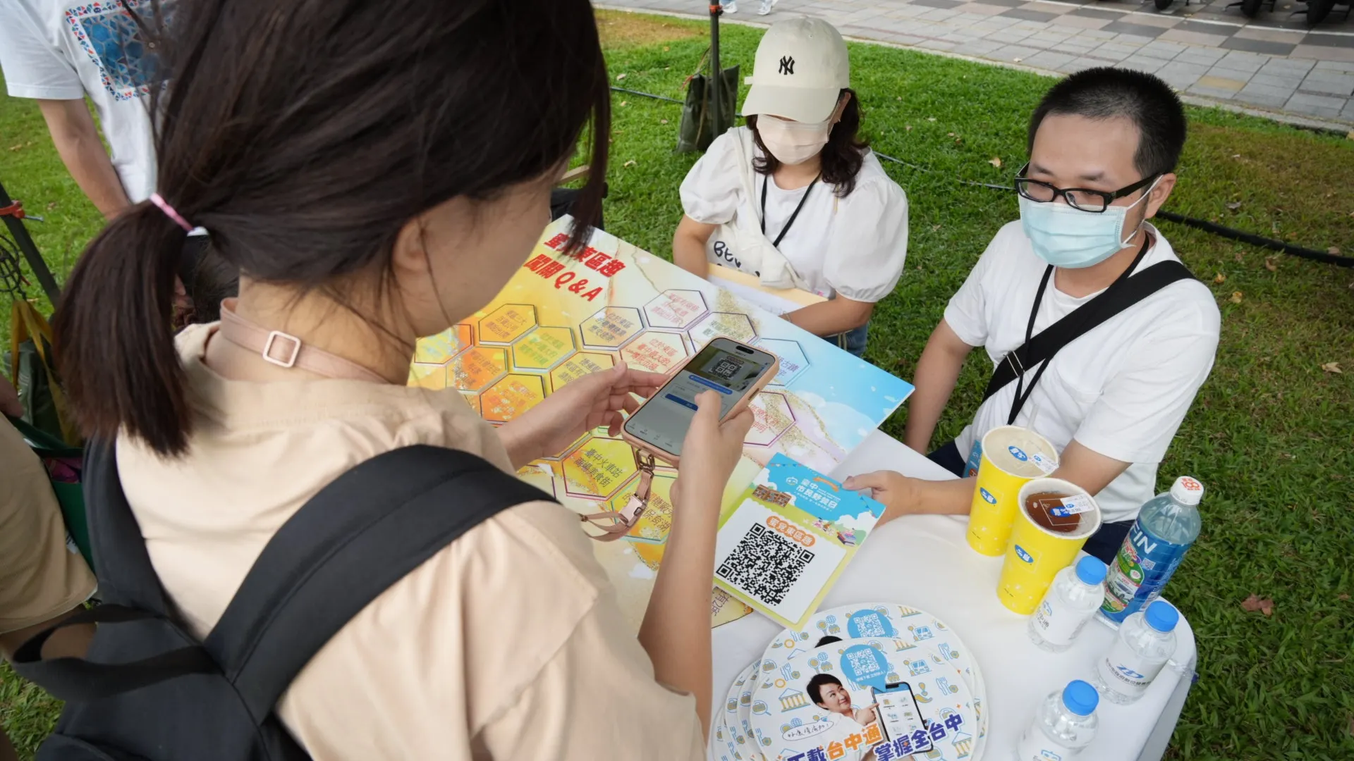 民眾踴躍參與集章闖關 體驗趣味互動（圖/台中市政府）