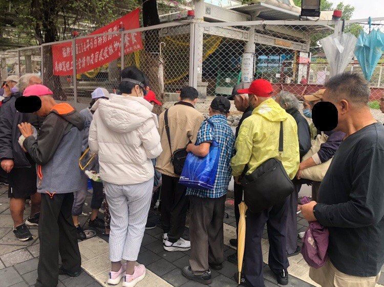 龍山寺擺攤買賣個資（圖／網友提供）