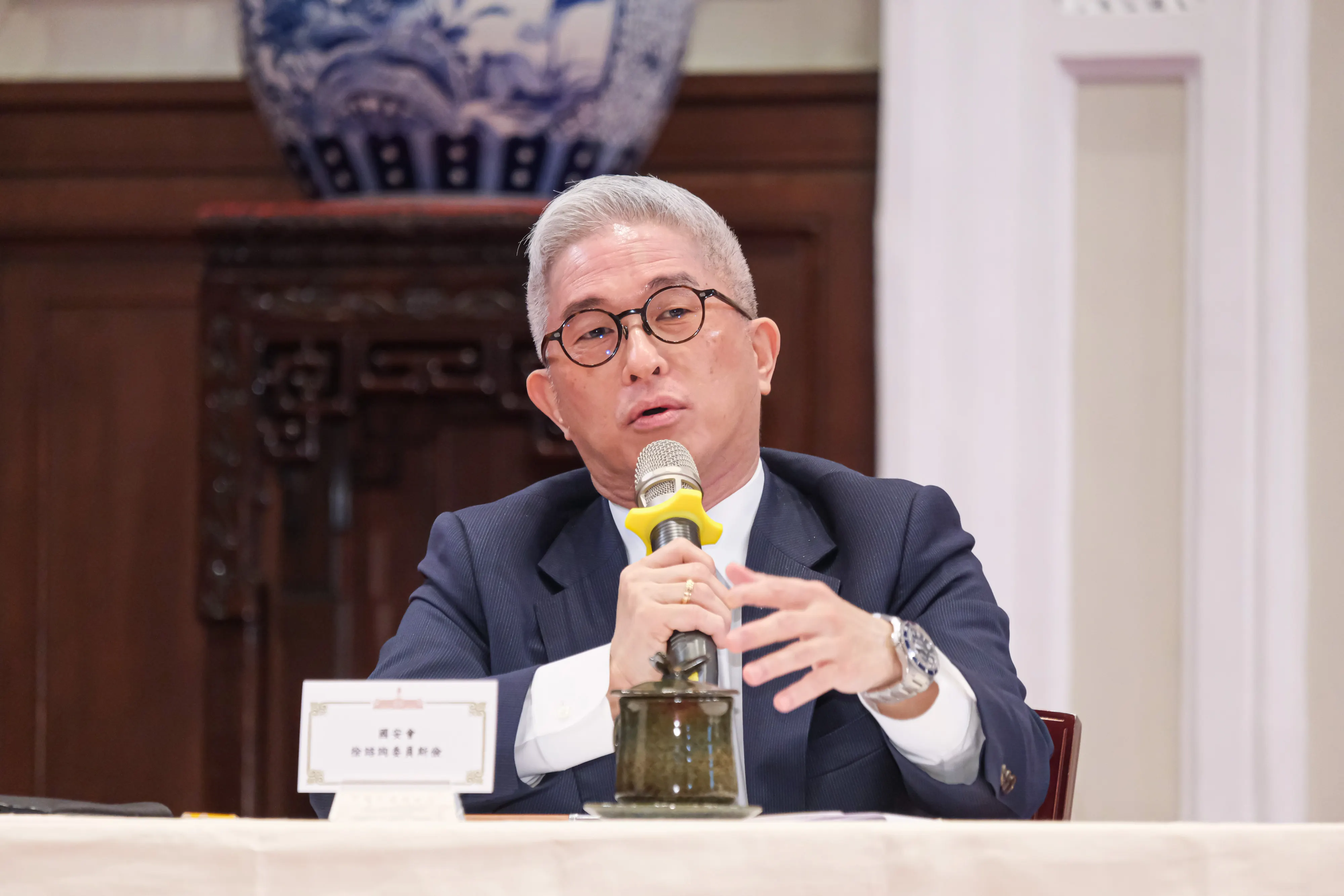 20251103-「2025亞太經濟合作經濟領袖會議代表團」返國記者會3日於總統府大禮堂舉辦，圖為國安會委員徐斯儉。（劉偉宏攝）