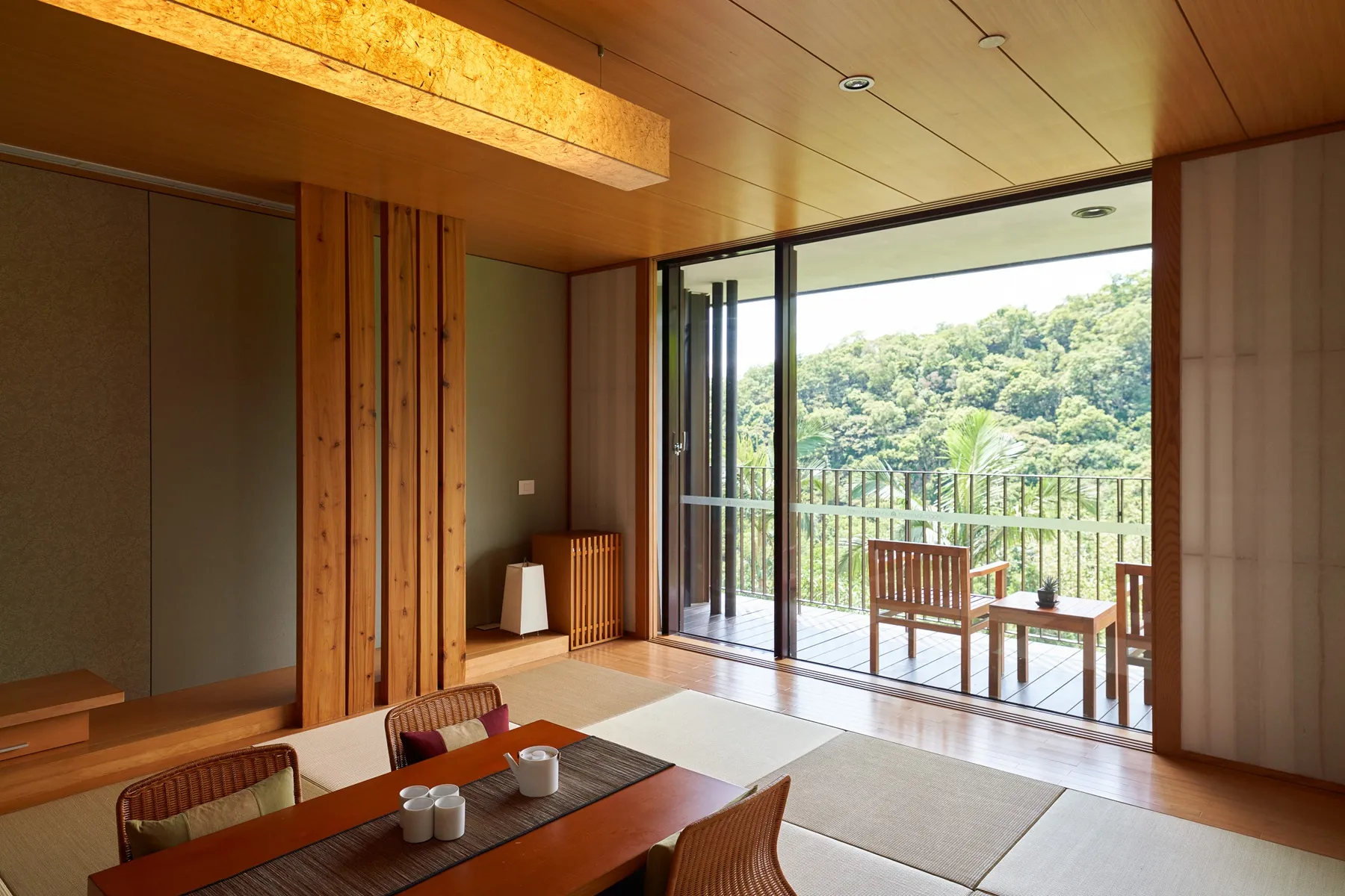 礁溪老爺「和式山景房三天兩夜住宿券」每張26,299元，四人連住兩晚含早餐，再贈一次雲天自助晚餐。（老爺酒店集團提供）